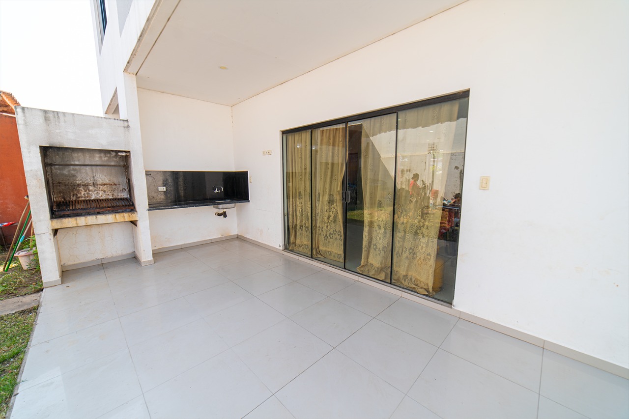 CASA EN VENTA EN Av G77 8vo ANILLO