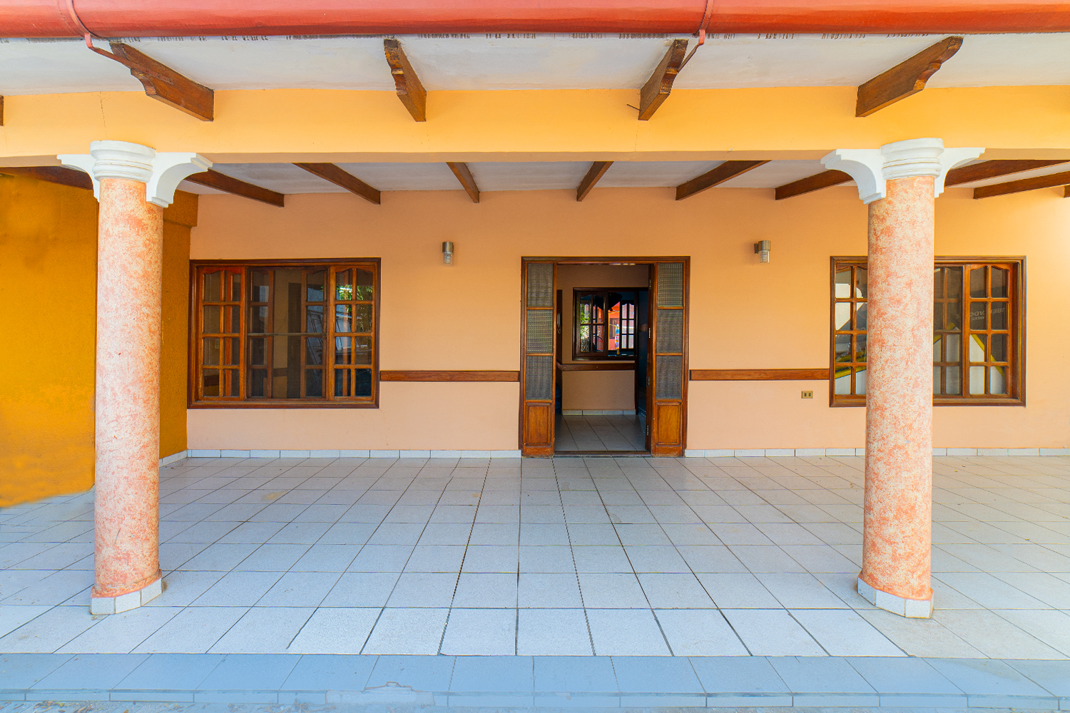 CASA EN VENTA DOBLE VIA LA GUARDIA Y 4TO ANILLO