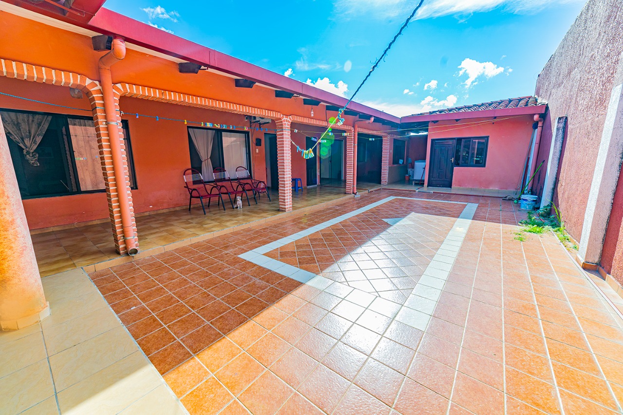 CASA EN VENTA DOBLE VIA LA GUARDIA Y 4TO ANILLO
