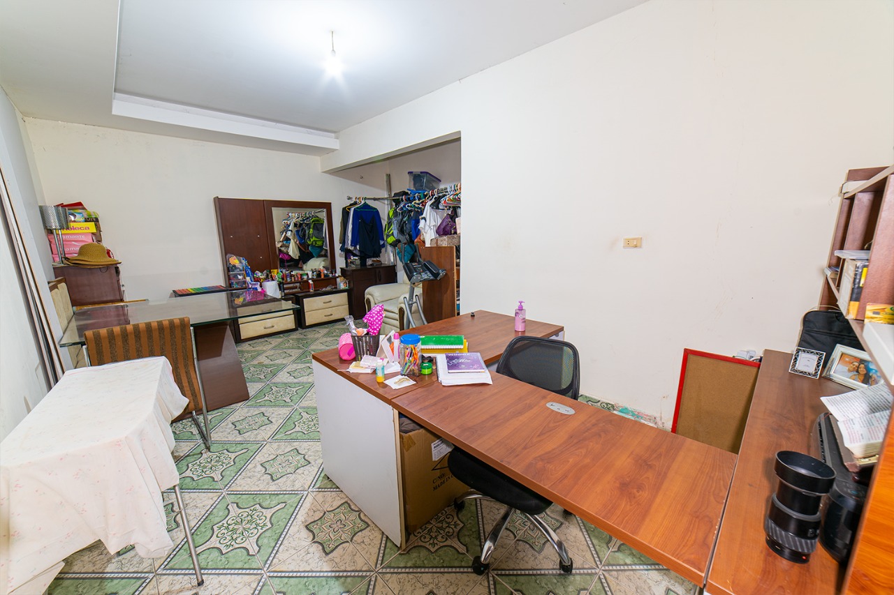 CASA EN VENTA CON DEPARTAMENTOS PARA ALQUILAR, ZONA ESTE 