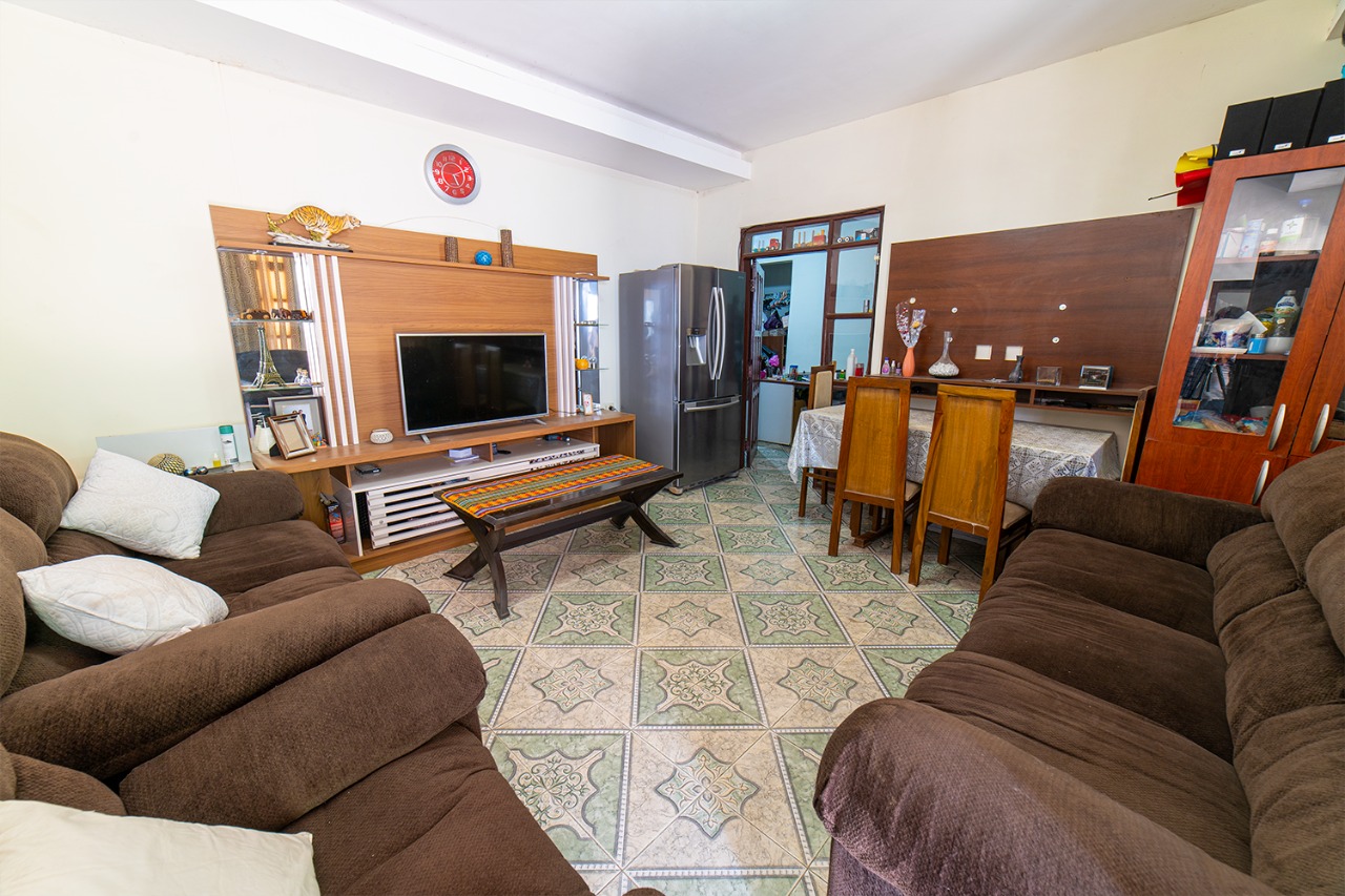 CASA EN VENTA CON DEPARTAMENTOS PARA ALQUILAR, ZONA ESTE 