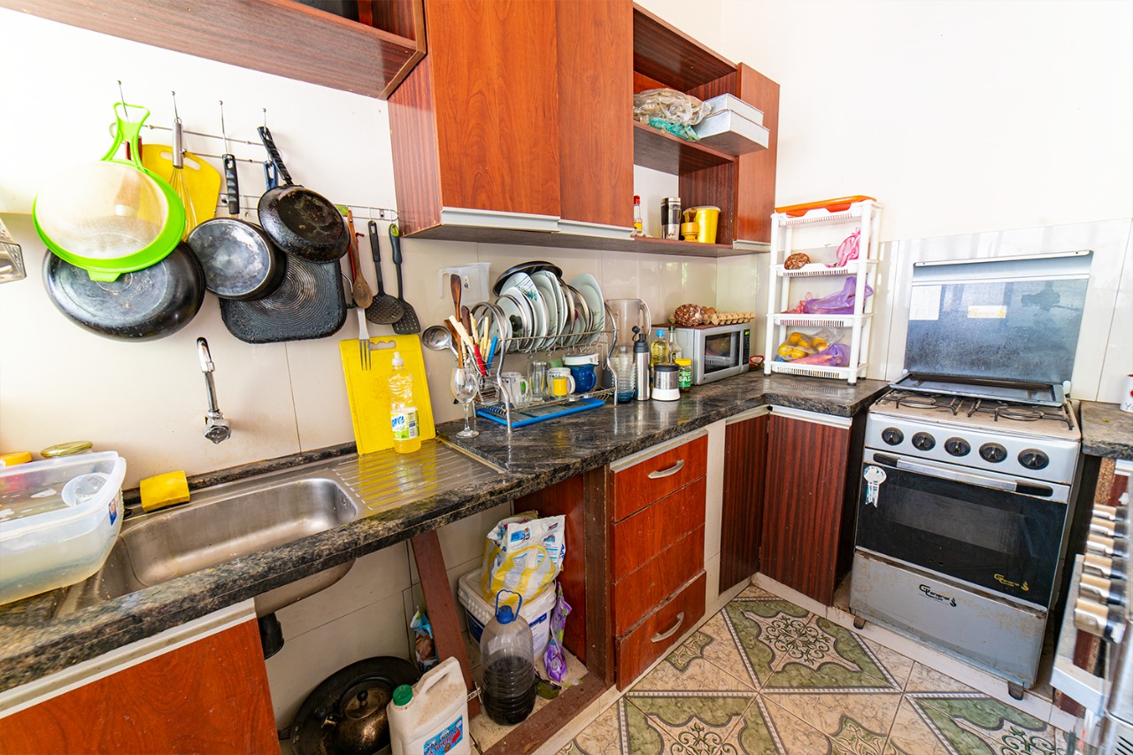 CASA EN VENTA CON DEPARTAMENTOS PARA ALQUILAR, ZONA ESTE 