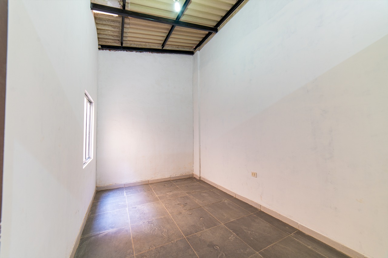 CASA EN VENTA CON DEPARTAMENTOS PARA ALQUILAR, ZONA ESTE 