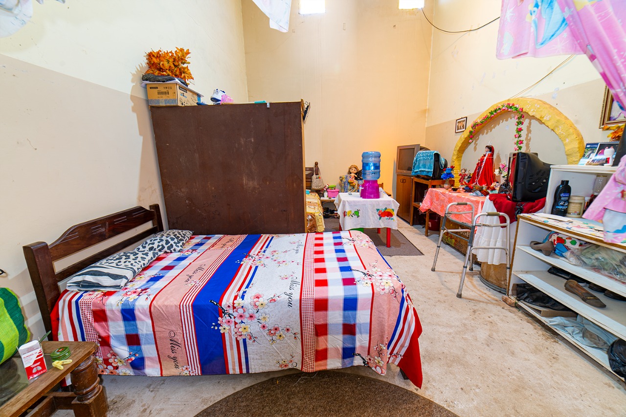 CASA EN VENTA CON DEPARTAMENTOS PARA ALQUILAR, ZONA ESTE 