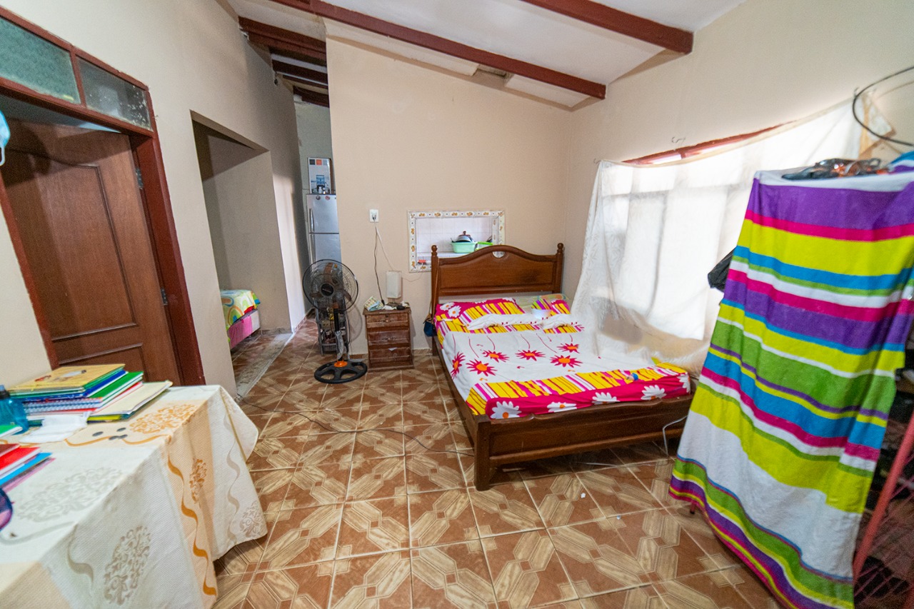 CASA EN VENTA CON DEPARTAMENTOS PARA ALQUILAR, ZONA ESTE 