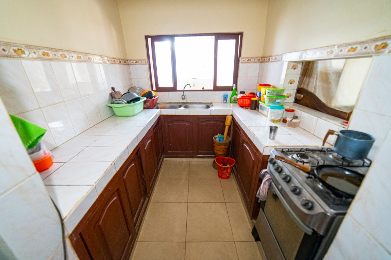CASA EN VENTA CON DEPARTAMENTOS PARA ALQUILAR, ZONA ESTE 