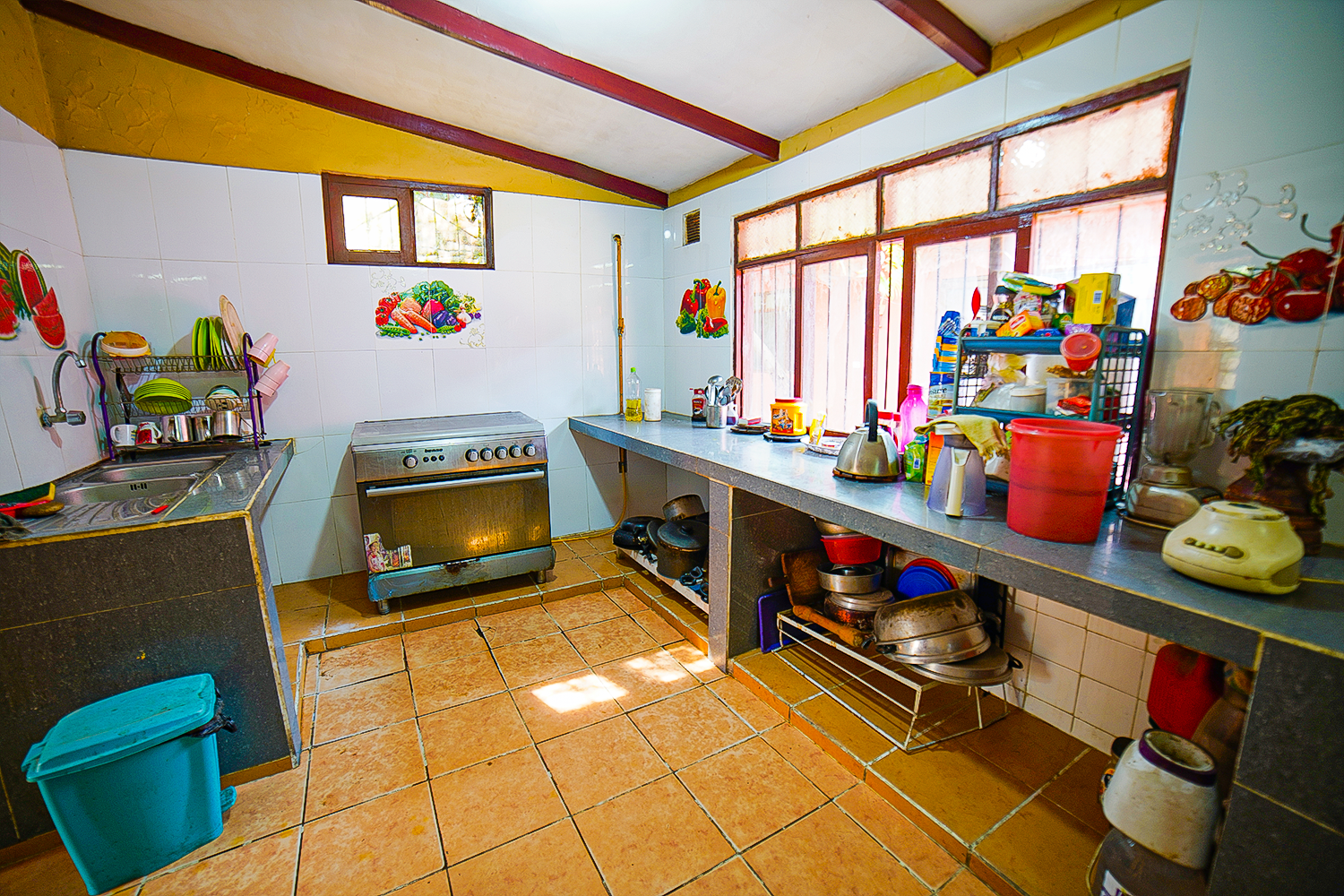 CASA FAMILIAR CON TERRENO AMPLIO IDEAL PARA CONSTRUIR