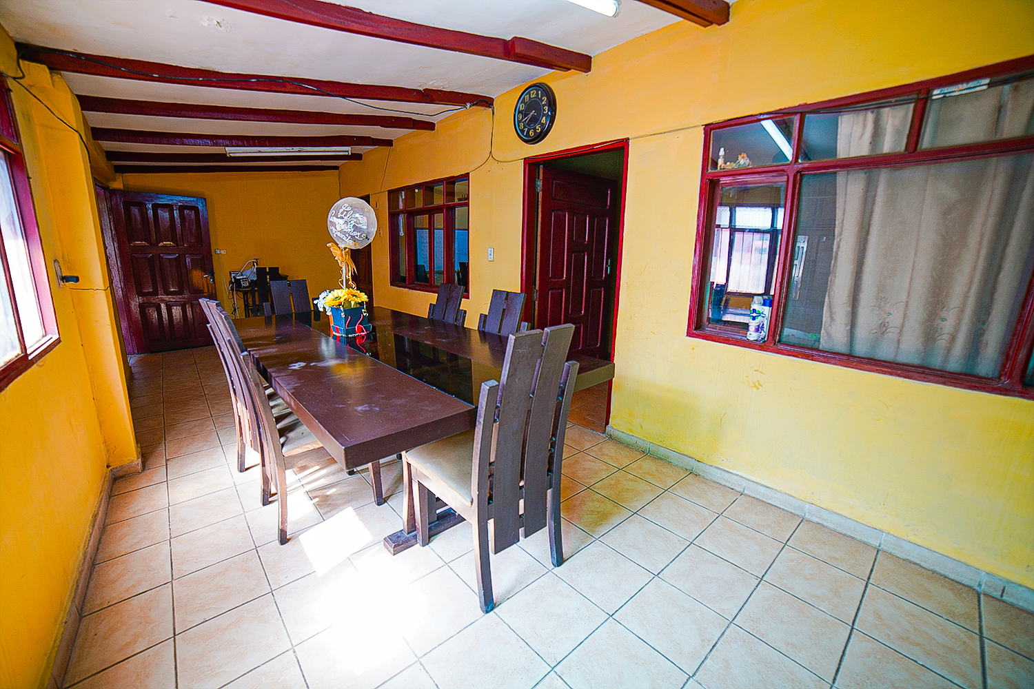 CASA FAMILIAR CON TERRENO AMPLIO IDEAL PARA CONSTRUIR