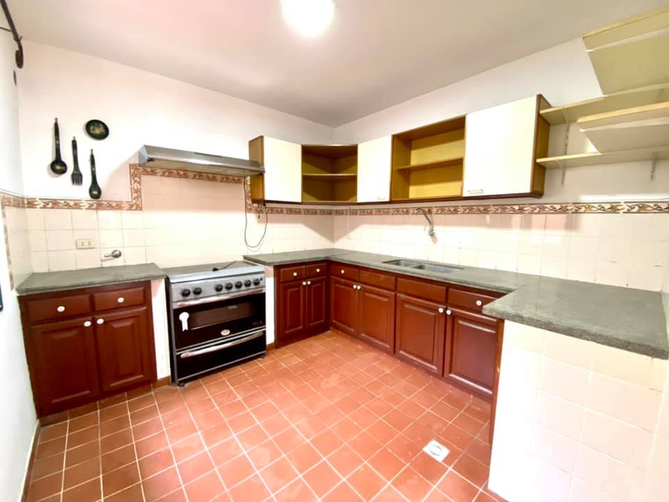 DEPARTAMENTO TRIPLEX TIPO CASA SOBRE SEXTO ANILLO AV BANZER