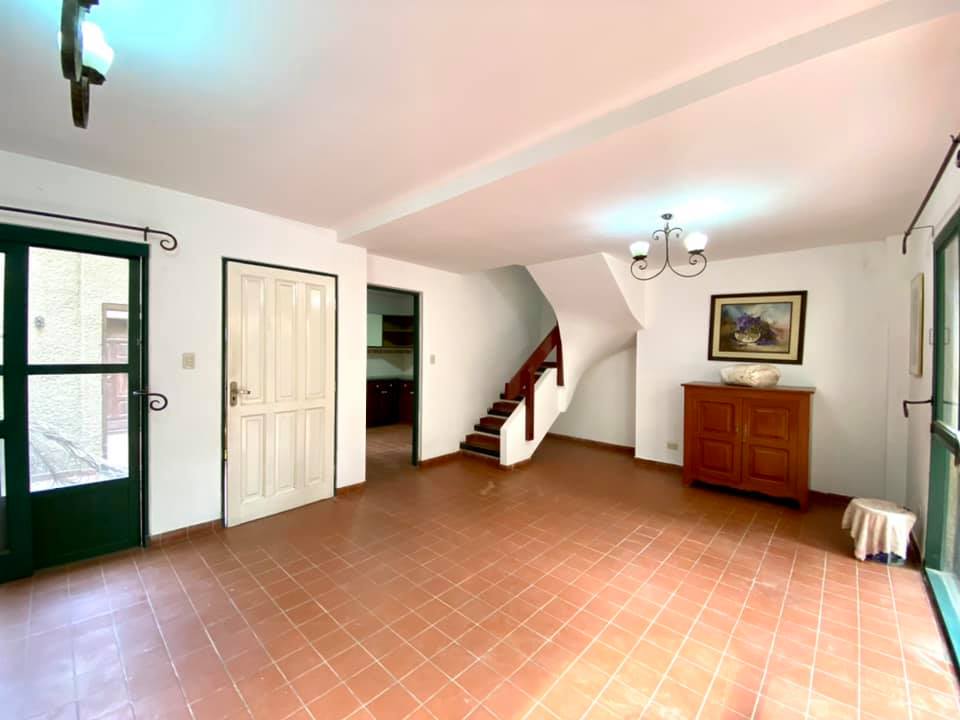 DEPARTAMENTO TRIPLEX TIPO CASA SOBRE SEXTO ANILLO AV BANZER