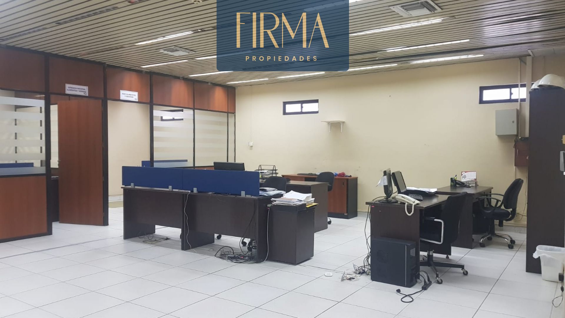 EN ALQUILER OFICINA DE DOS PLANTAS CON 11 AMBIENTES