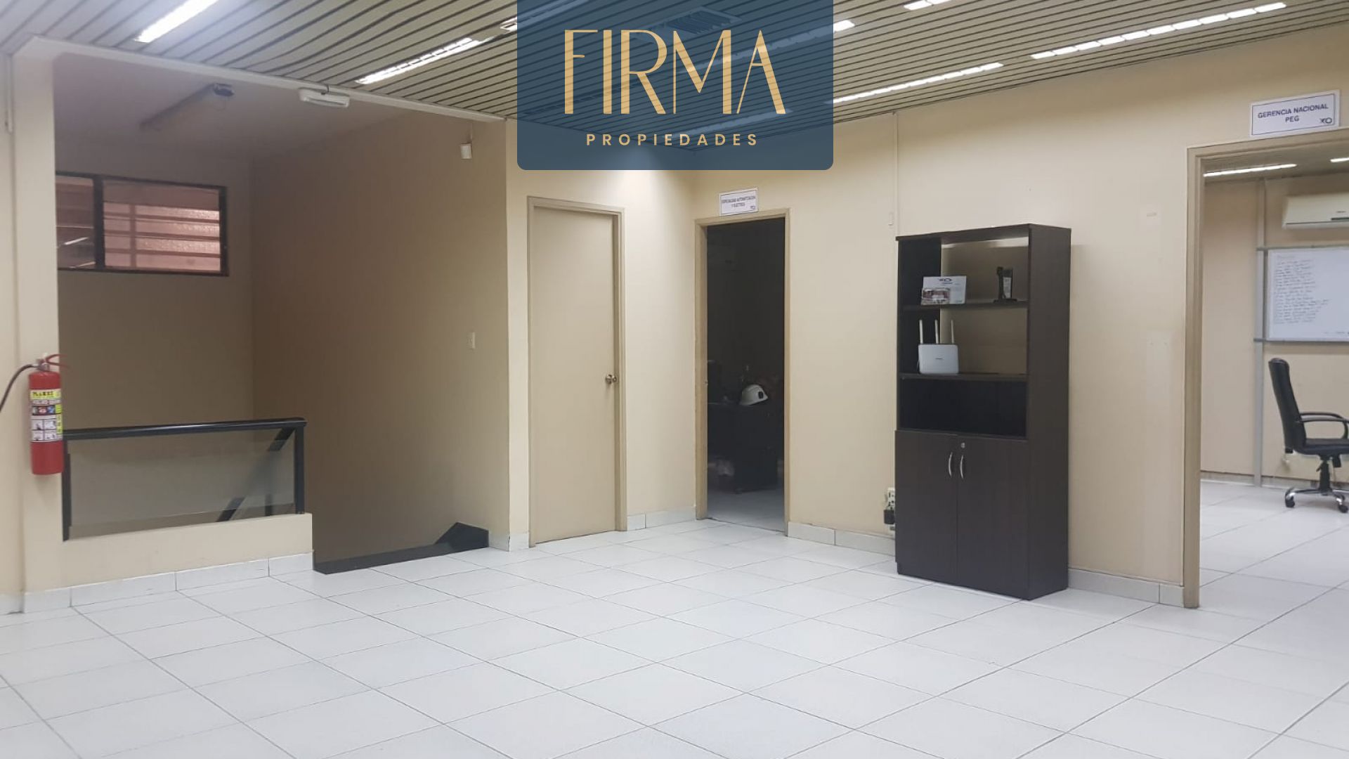 EN ALQUILER OFICINA DE DOS PLANTAS CON 11 AMBIENTES