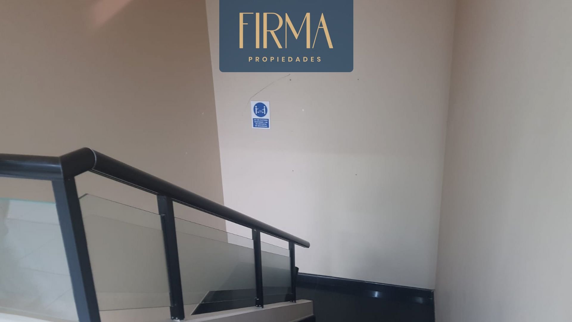 EN ALQUILER OFICINA DE DOS PLANTAS CON 11 AMBIENTES