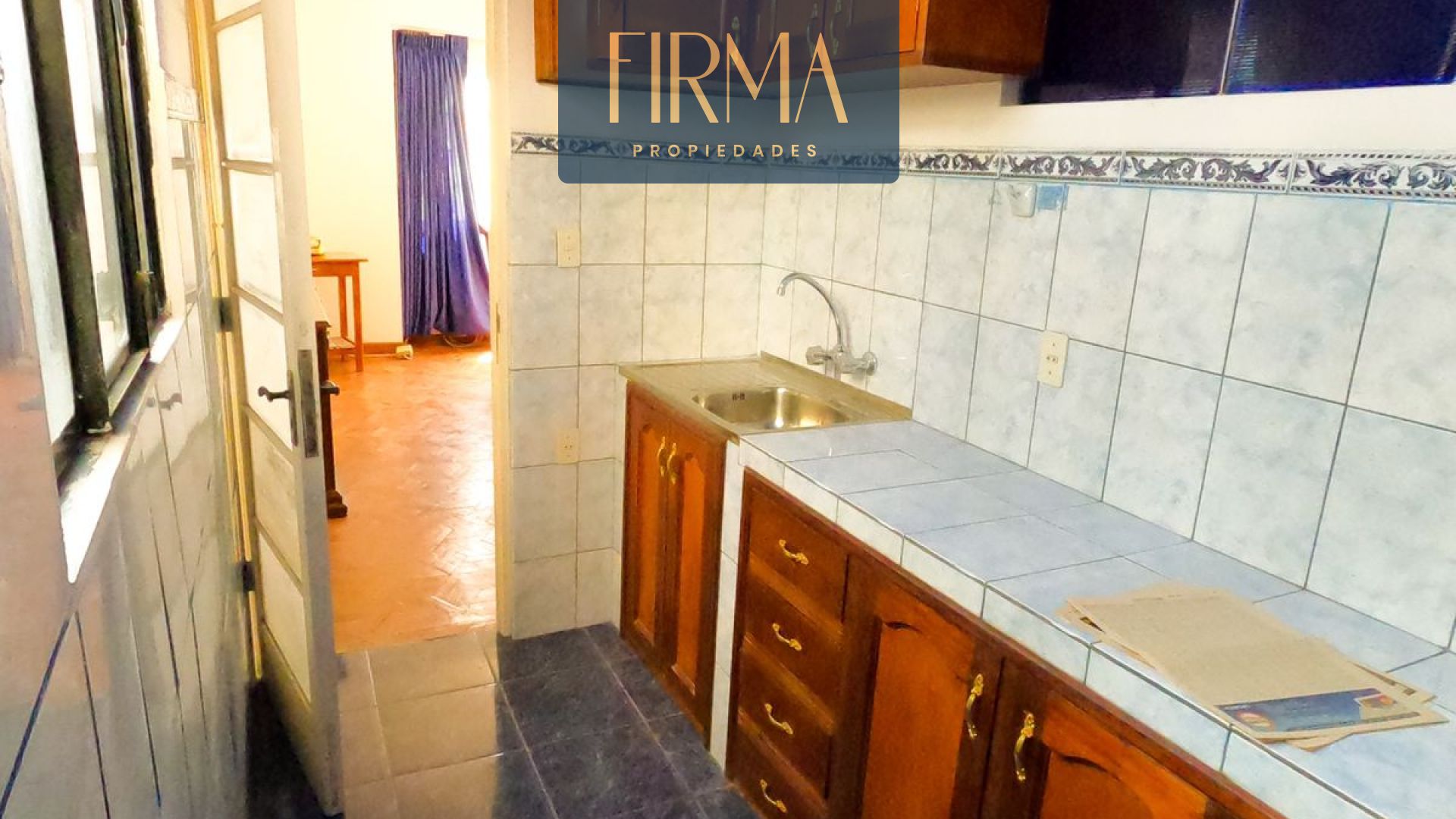 COMPRA ESTA OFICINA AMOBLADA EN EL CENTRO