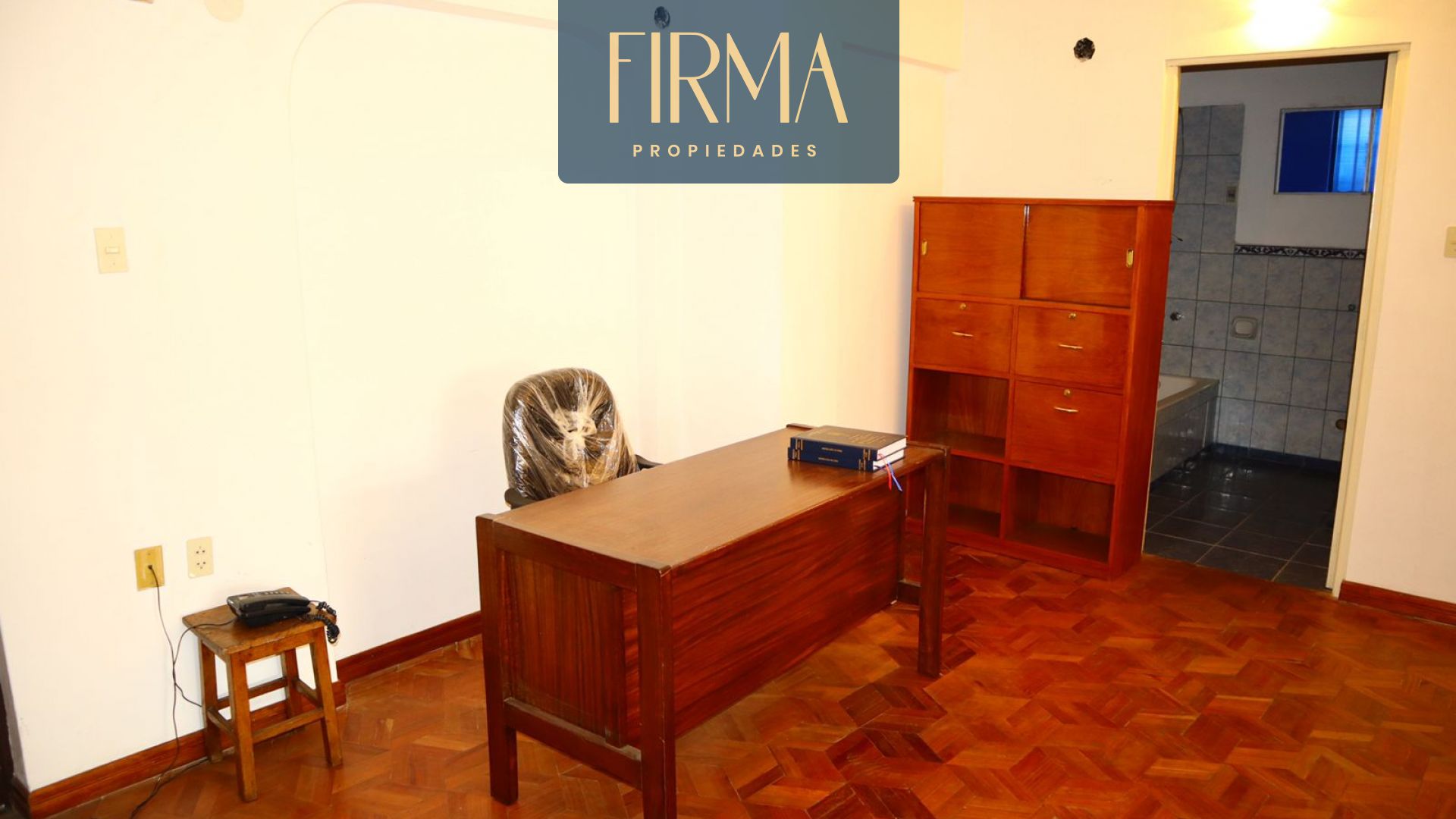 COMPRA ESTA OFICINA AMOBLADA EN EL CENTRO