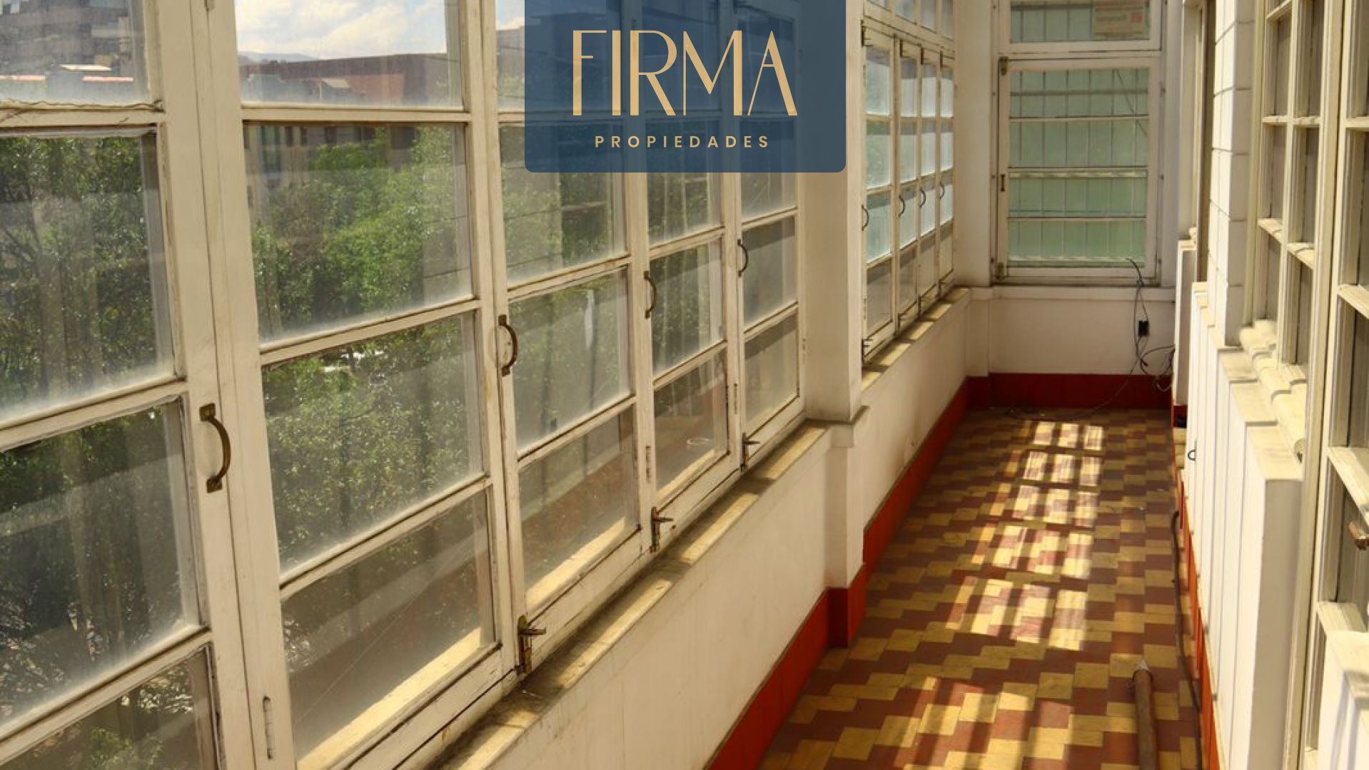 COMPRA ESTA OFICINA AMOBLADA EN EL CENTRO