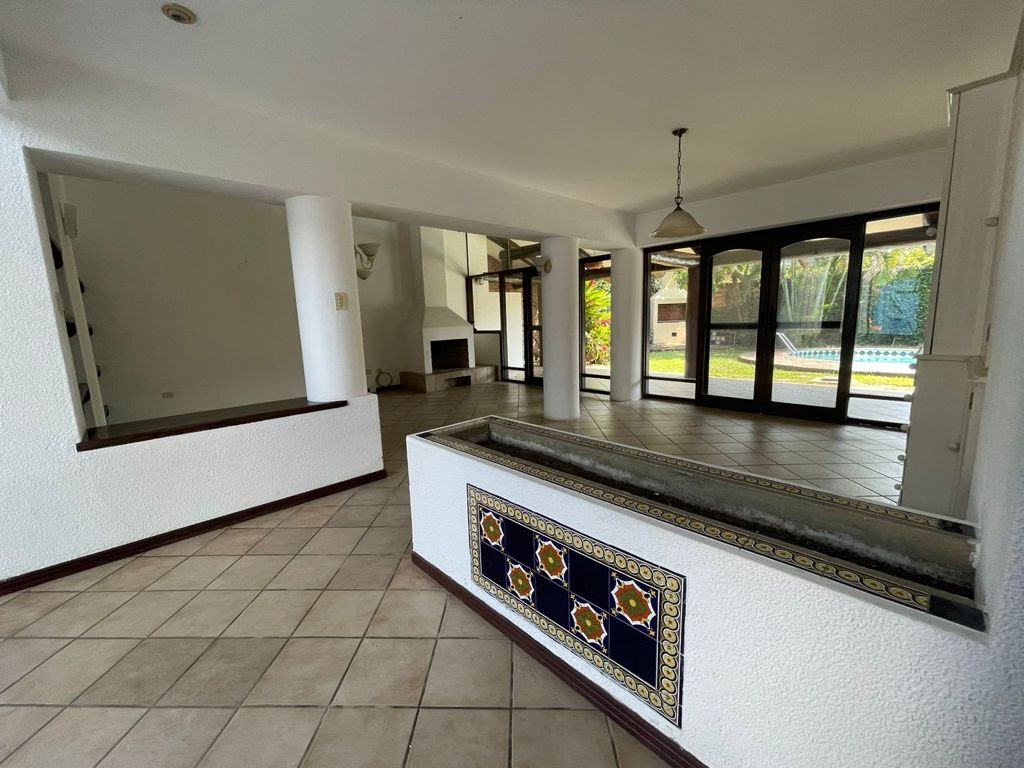 HERMOSA CASA AMPLIA EN VENTA