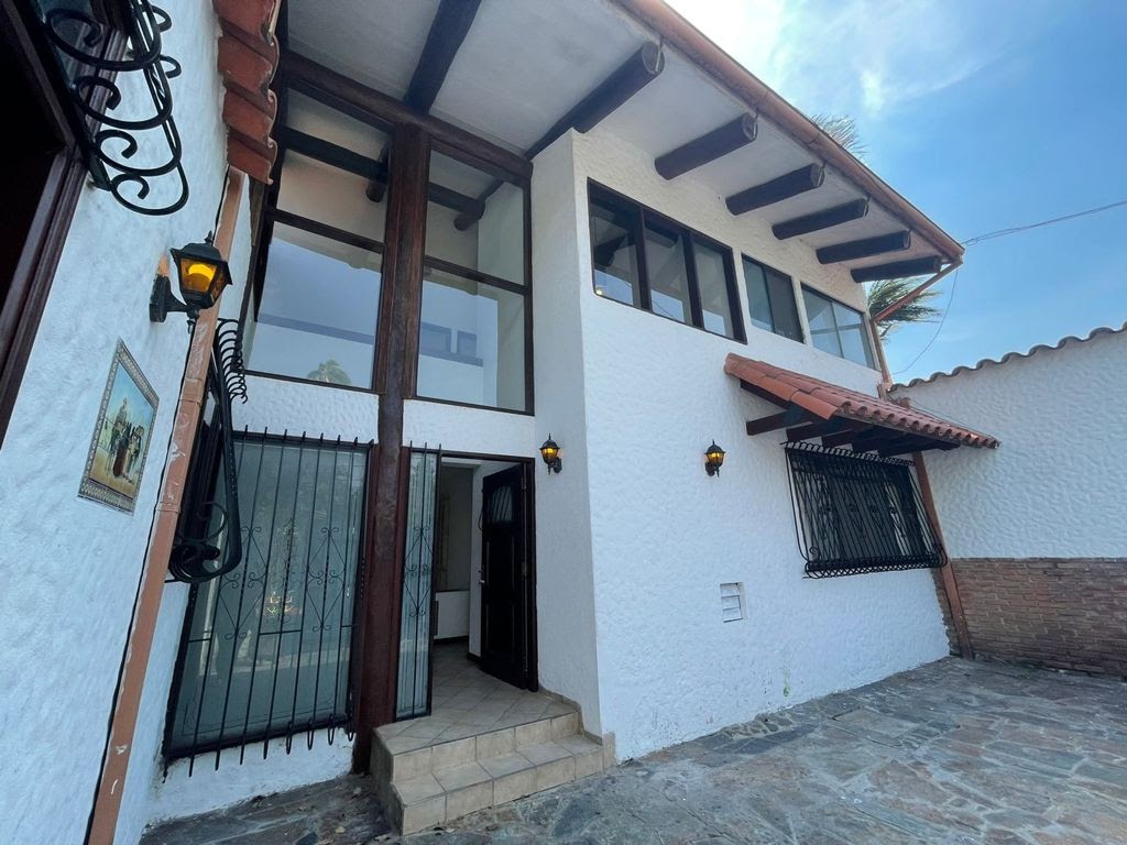 HERMOSA CASA AMPLIA EN VENTA