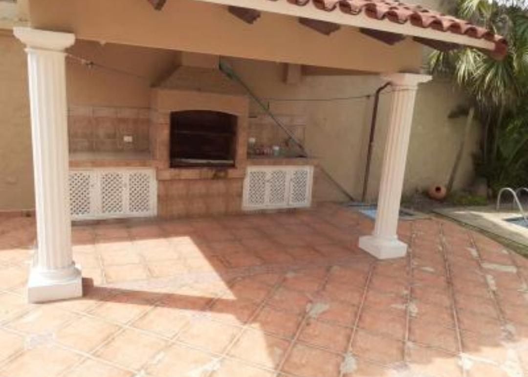 En Alquiler casa en Equipetrol 
