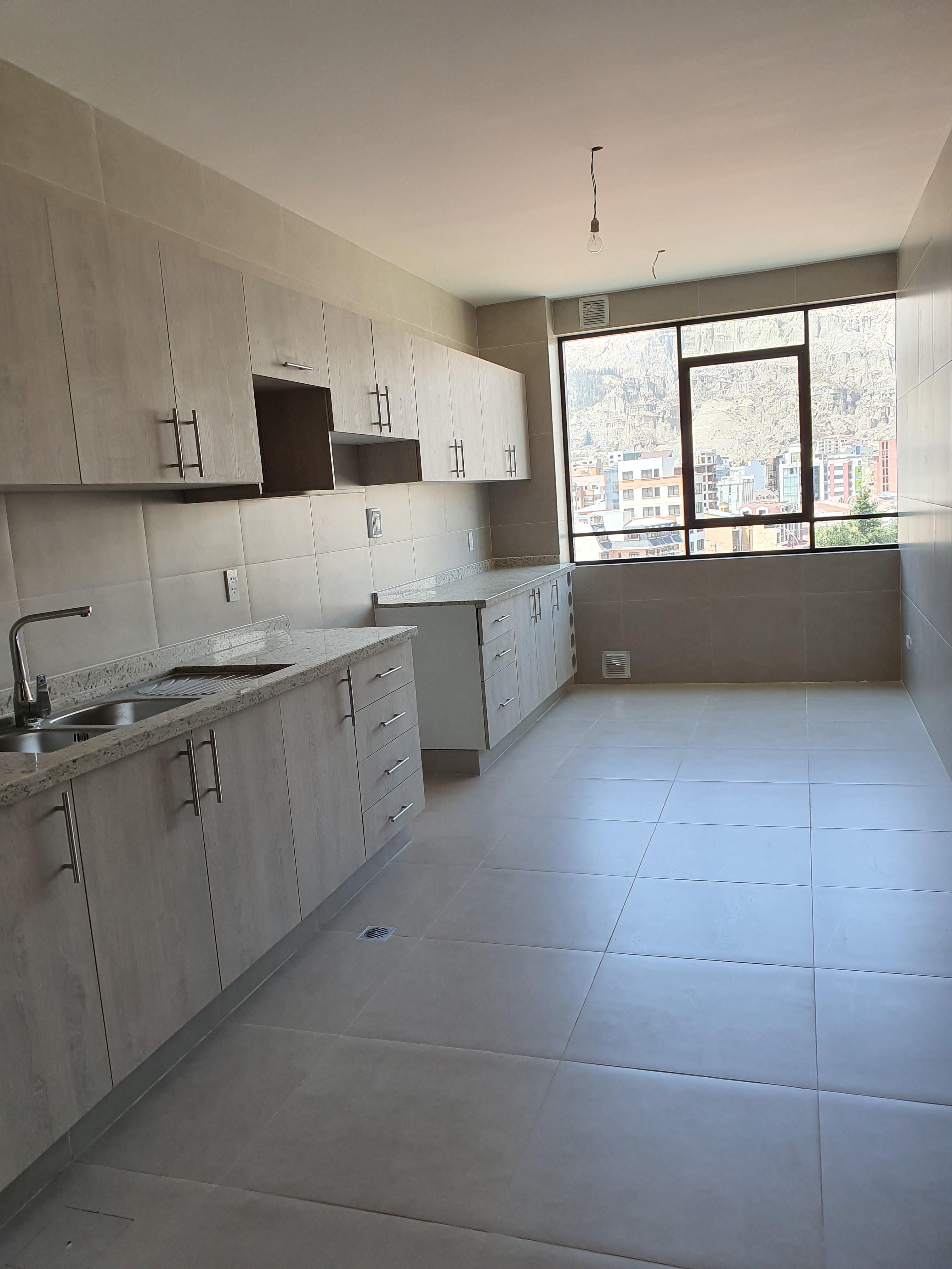 COMPRA ESTE DEPARTAMENTO EN CALACOTO, EDIFICIO LONDRES