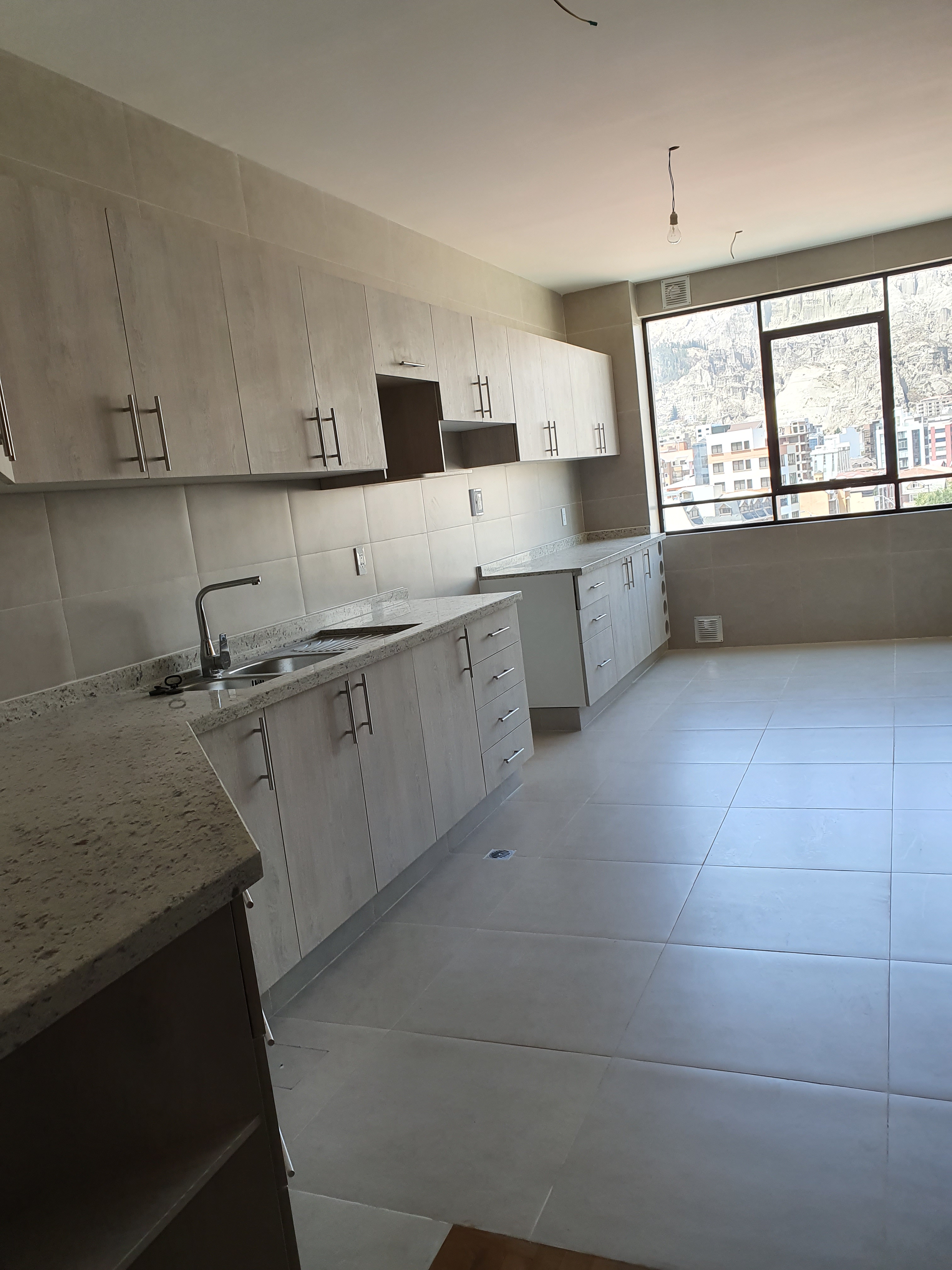 COMPRA ESTE DEPARTAMENTO EN CALACOTO, EDIFICIO LONDRES