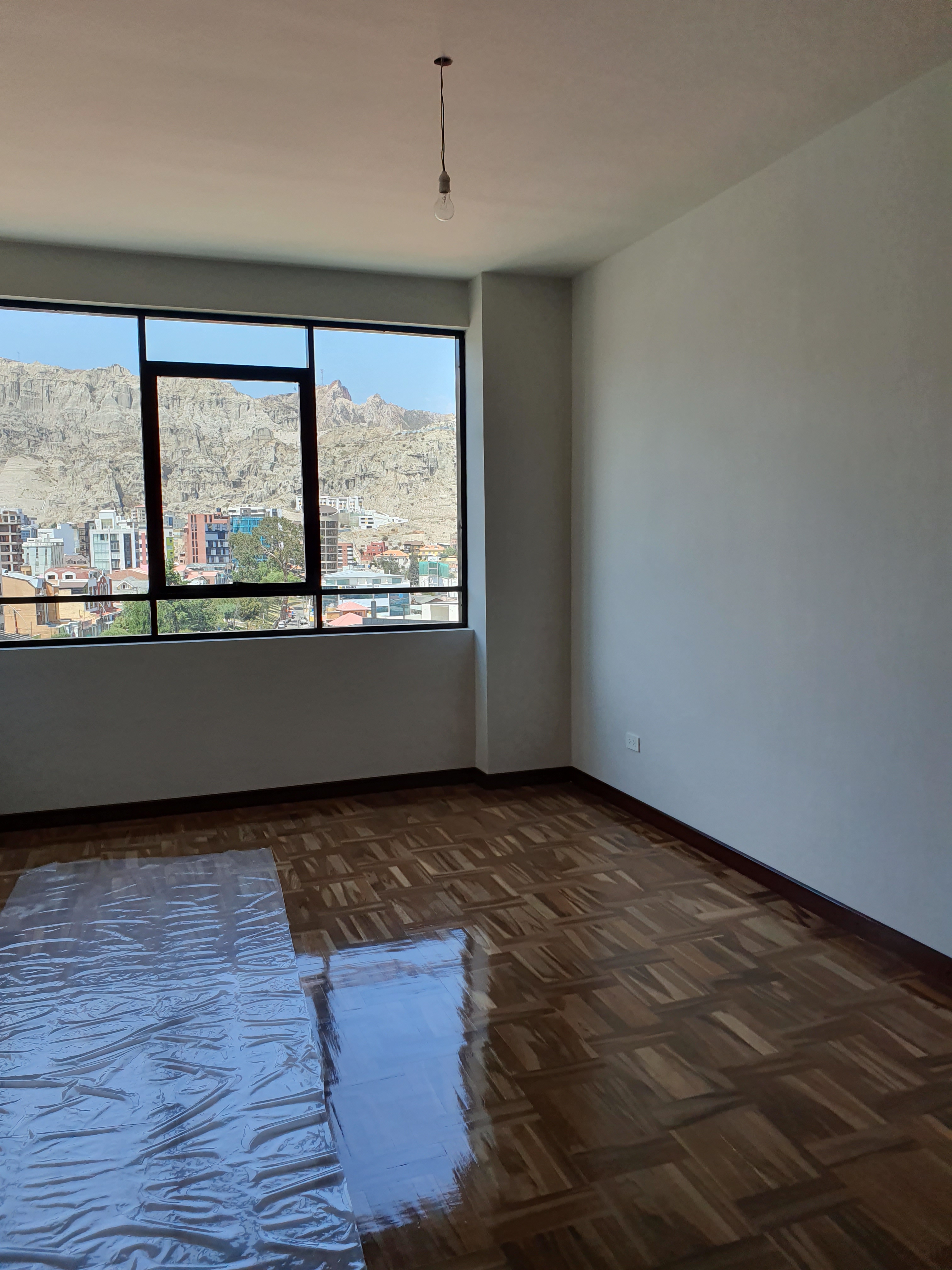 COMPRA ESTE DEPARTAMENTO EN CALACOTO, EDIFICIO LONDRES
