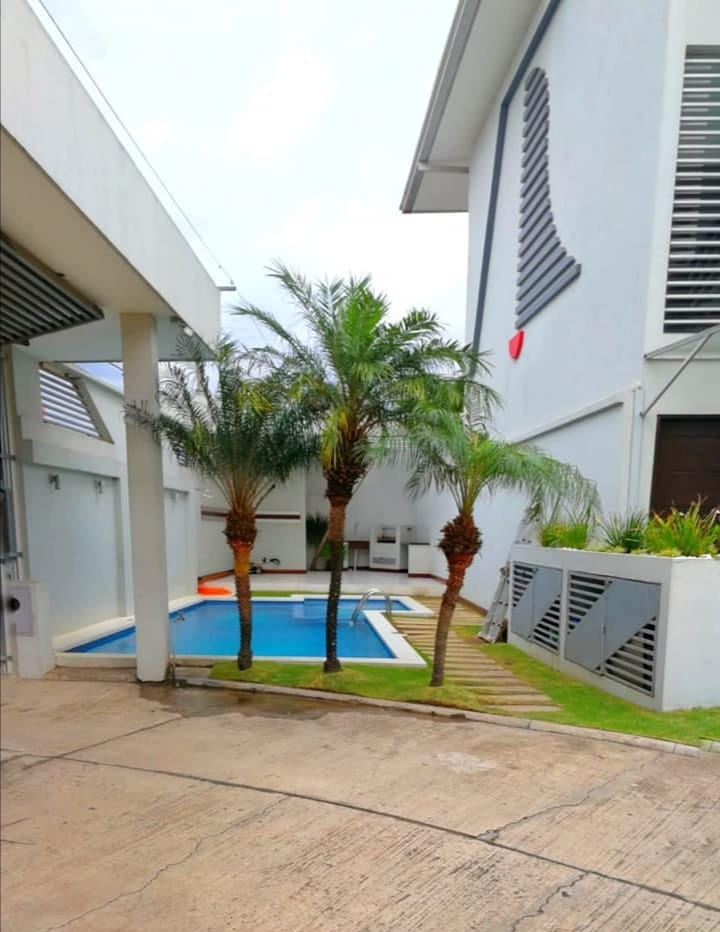 Casa de 4 Suites en Venta 