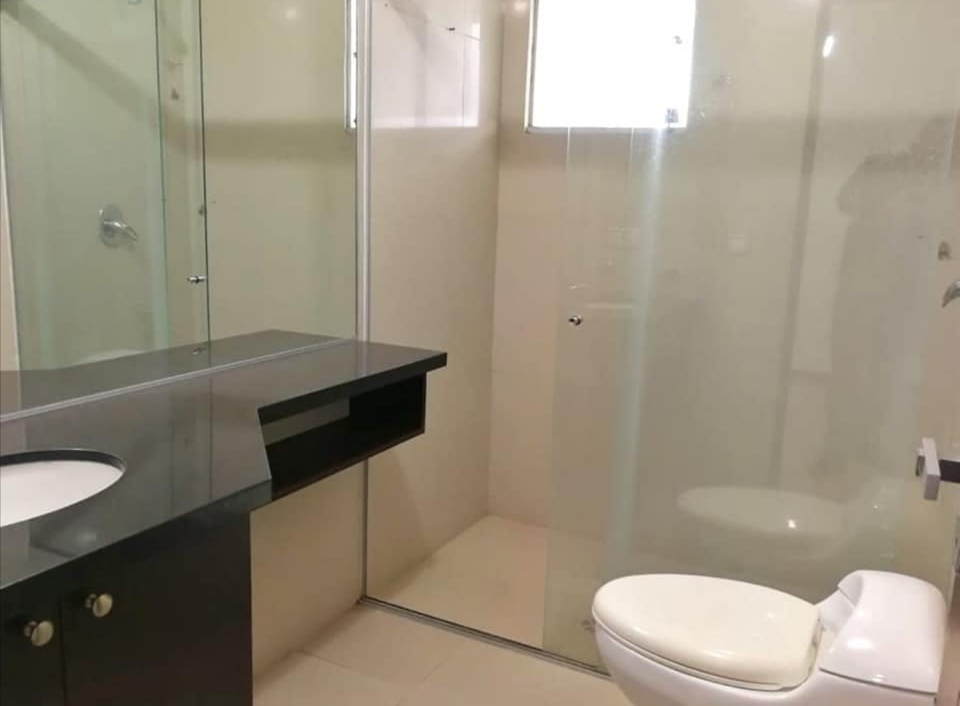 Casa de 4 Suites en Venta 