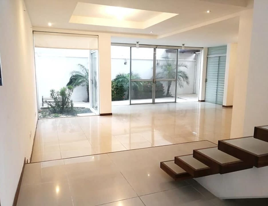Casa de 4 Suites en Venta 