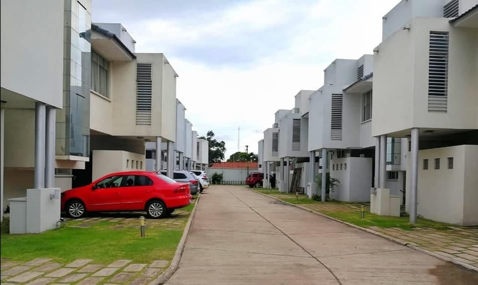 Casa de 4 Suites en Venta 