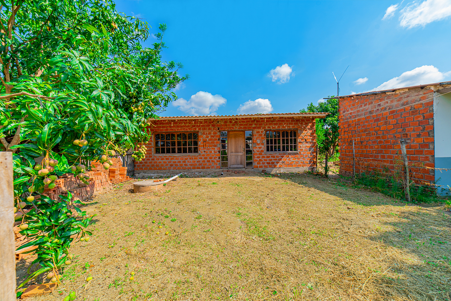 CASA A PRECIO POR DEBAJO DEL AVALÚO