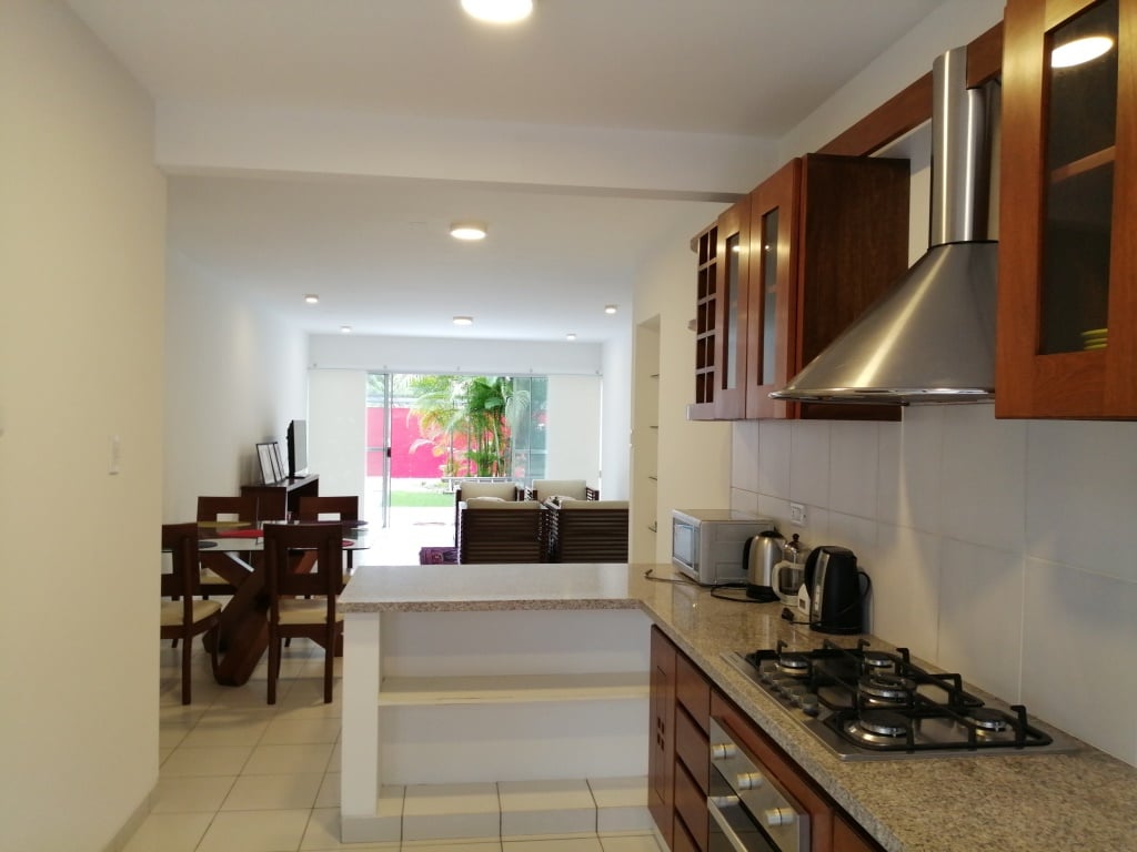 ALQUILO HERMOSA Y MODERNA CASA DE 2 PLANTAS. 