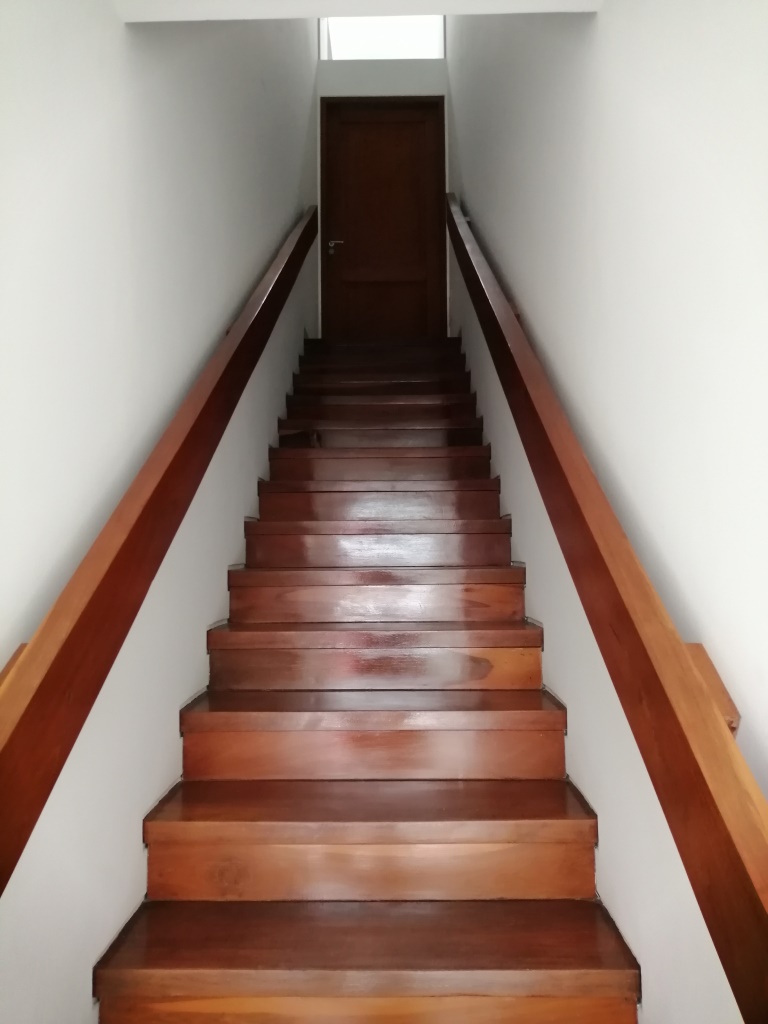 ALQUILO HERMOSA Y MODERNA CASA DE 2 PLANTAS. 