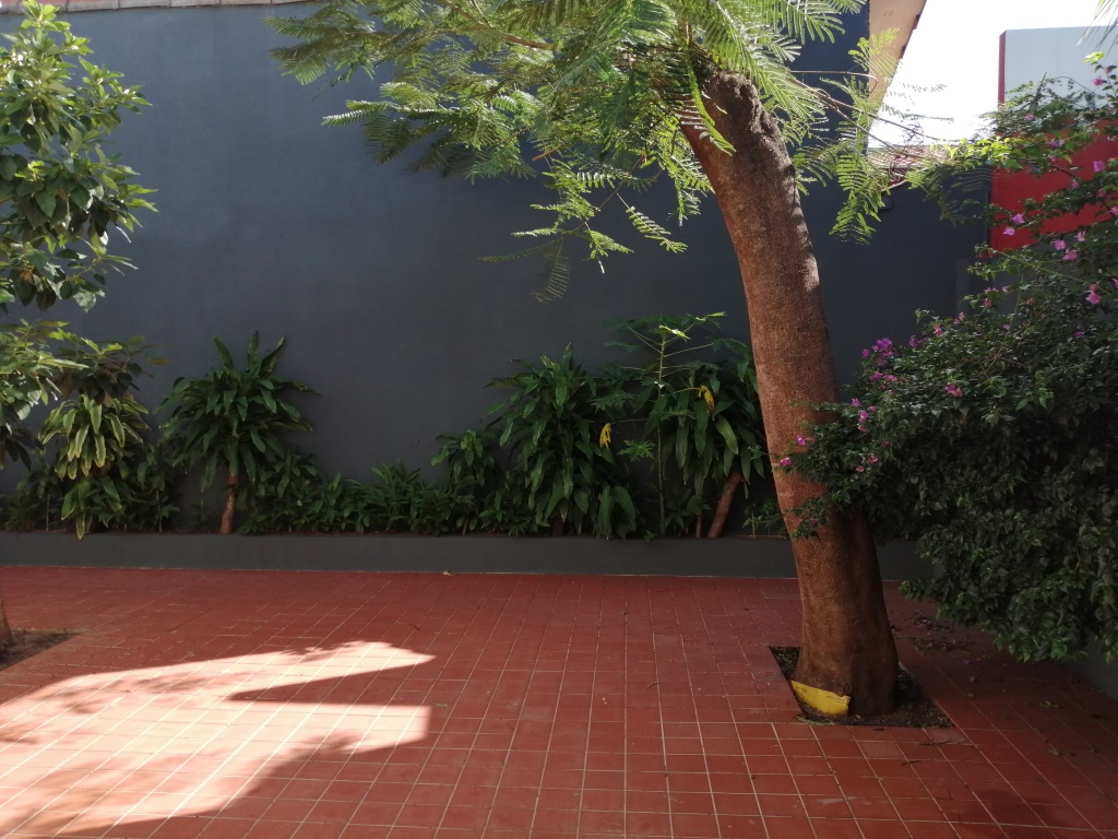 ALQUILO HERMOSA Y MODERNA CASA DE 2 PLANTAS. 