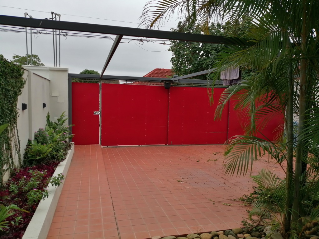 ALQUILO HERMOSA Y MODERNA CASA DE 2 PLANTAS. 