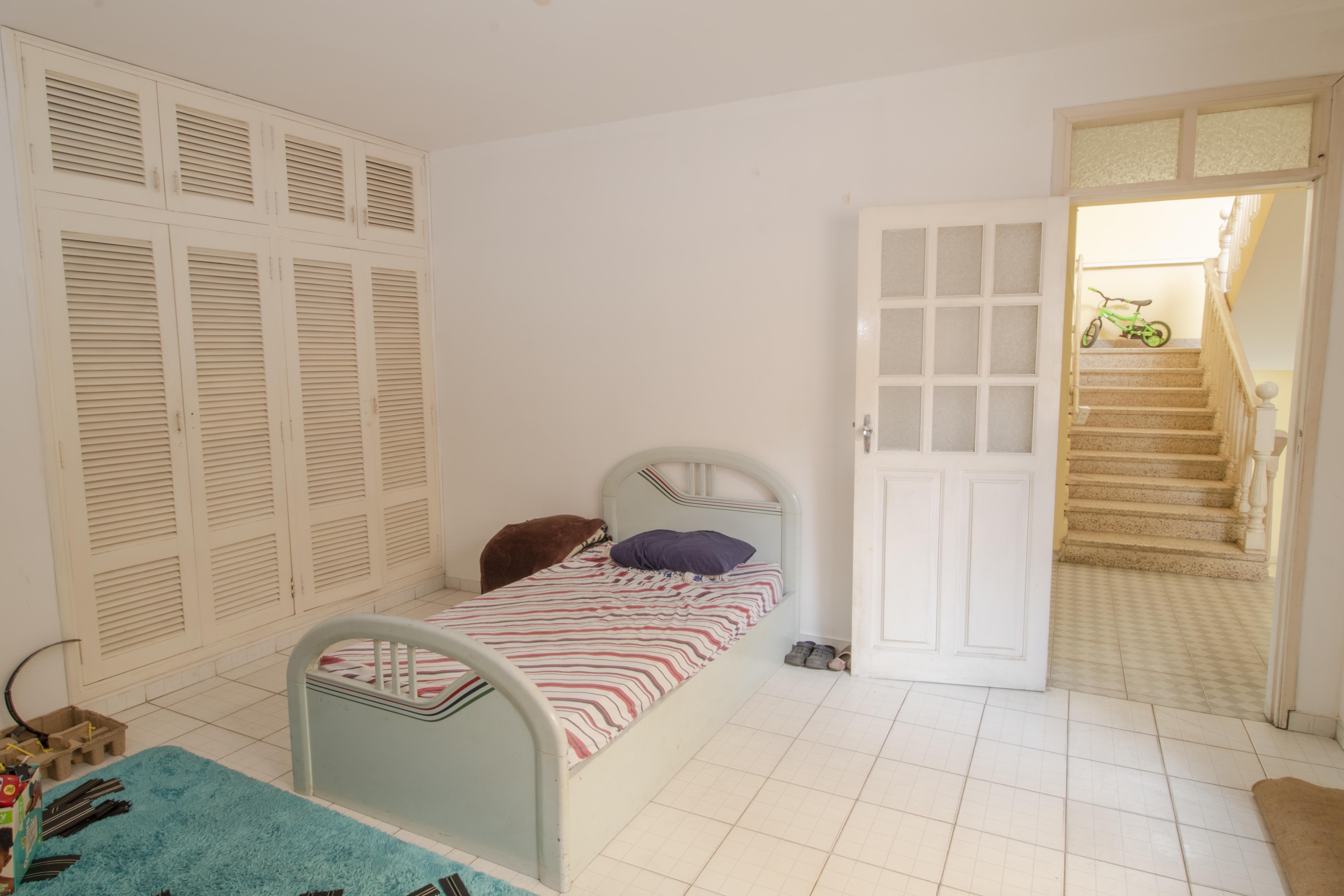 CASA DE 3 PISOS CON 10 HABITACIONES EN EXCELENTE UBICACION