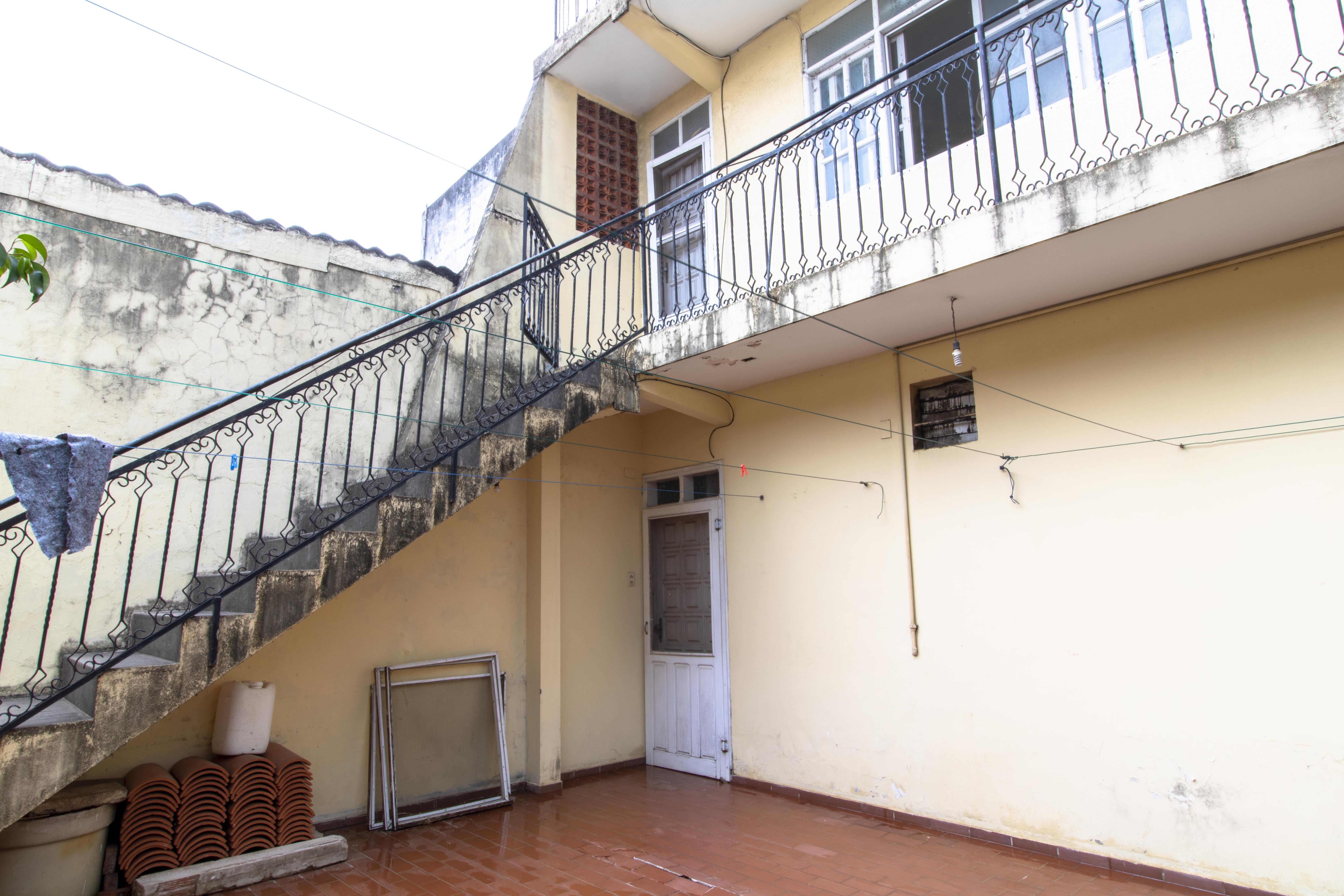 CASA DE 3 PISOS CON 10 HABITACIONES EN EXCELENTE UBICACION