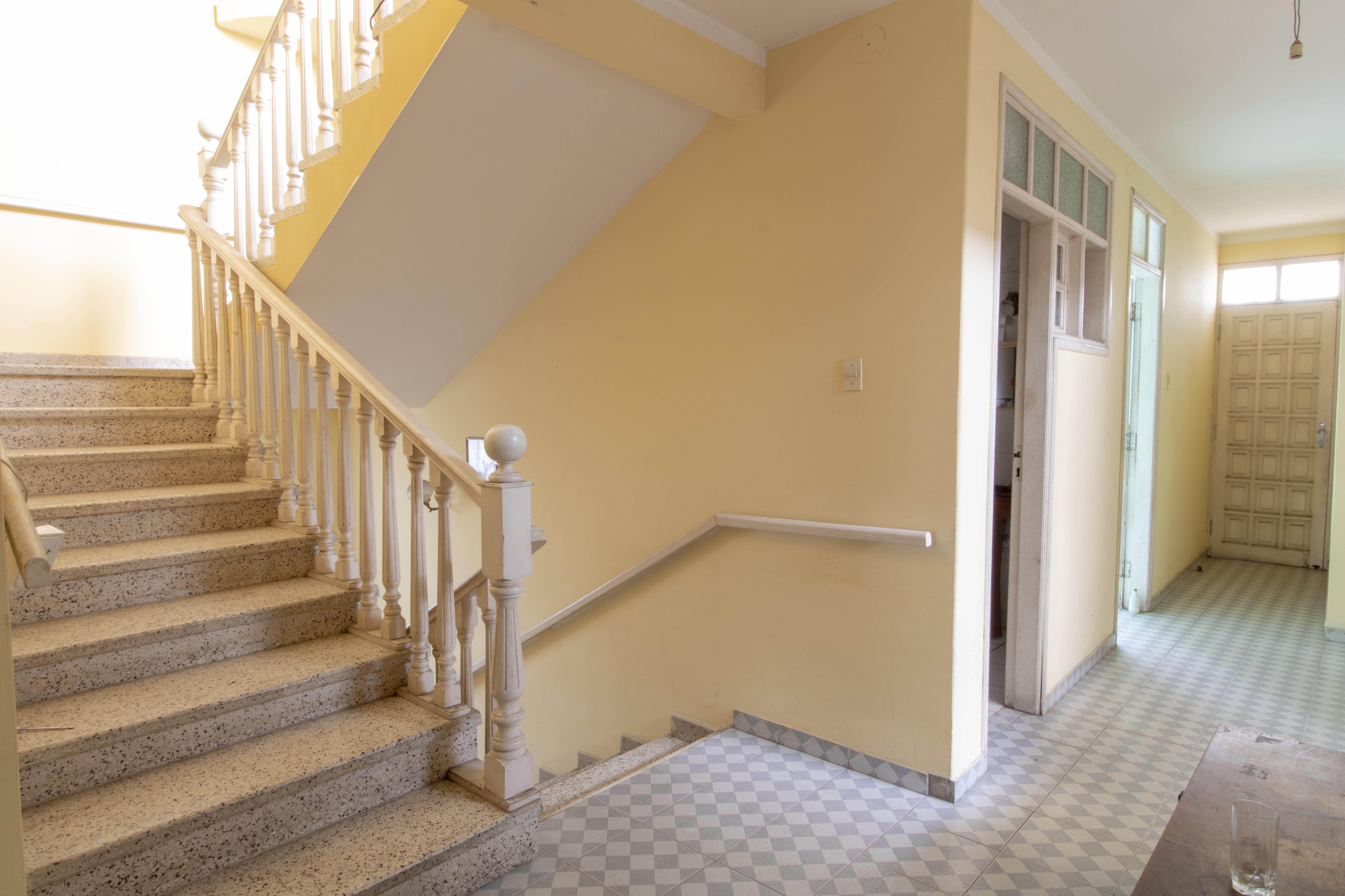 CASA DE 3 PISOS CON 10 HABITACIONES EN EXCELENTE UBICACION