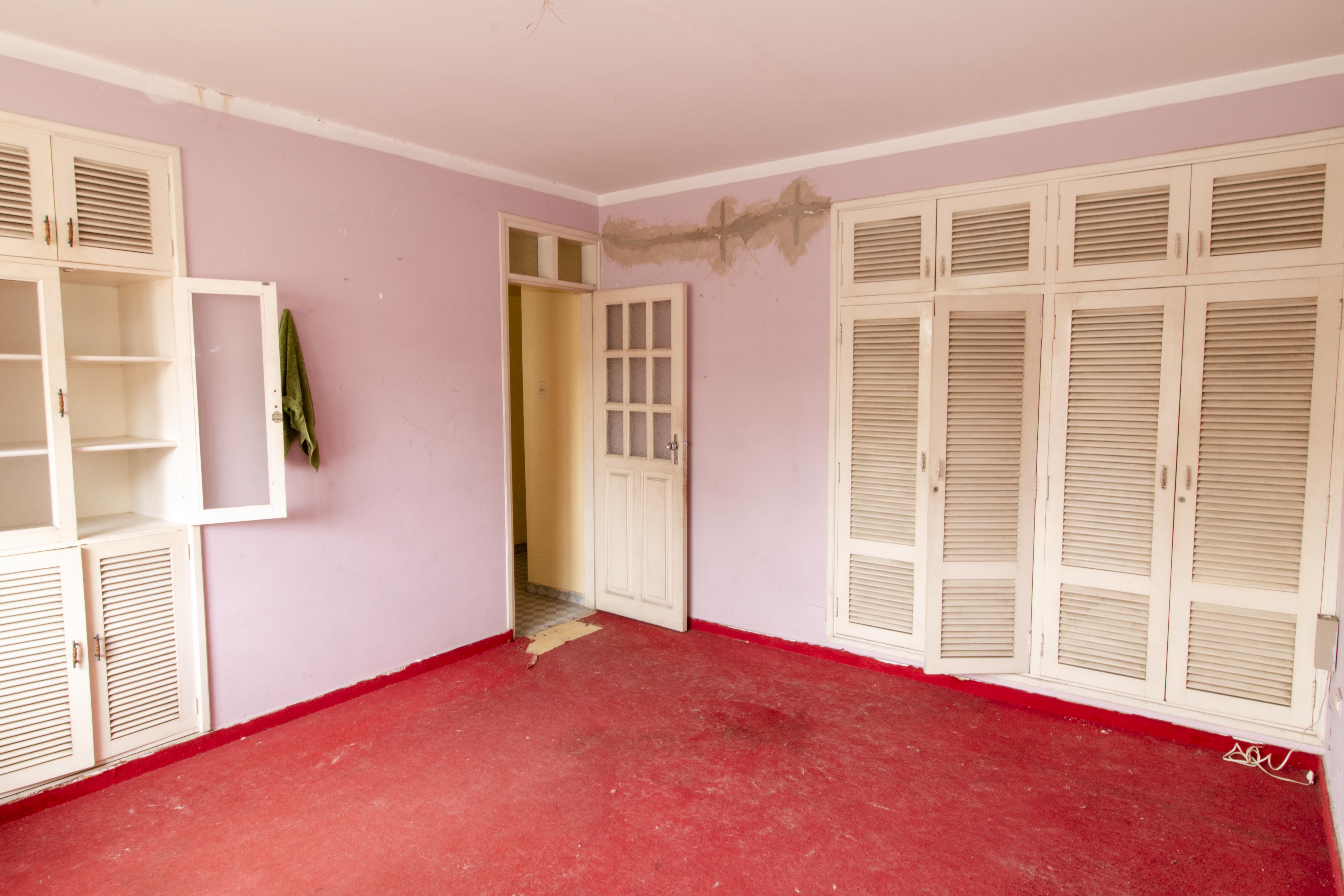 CASA DE 3 PISOS CON 10 HABITACIONES EN EXCELENTE UBICACION