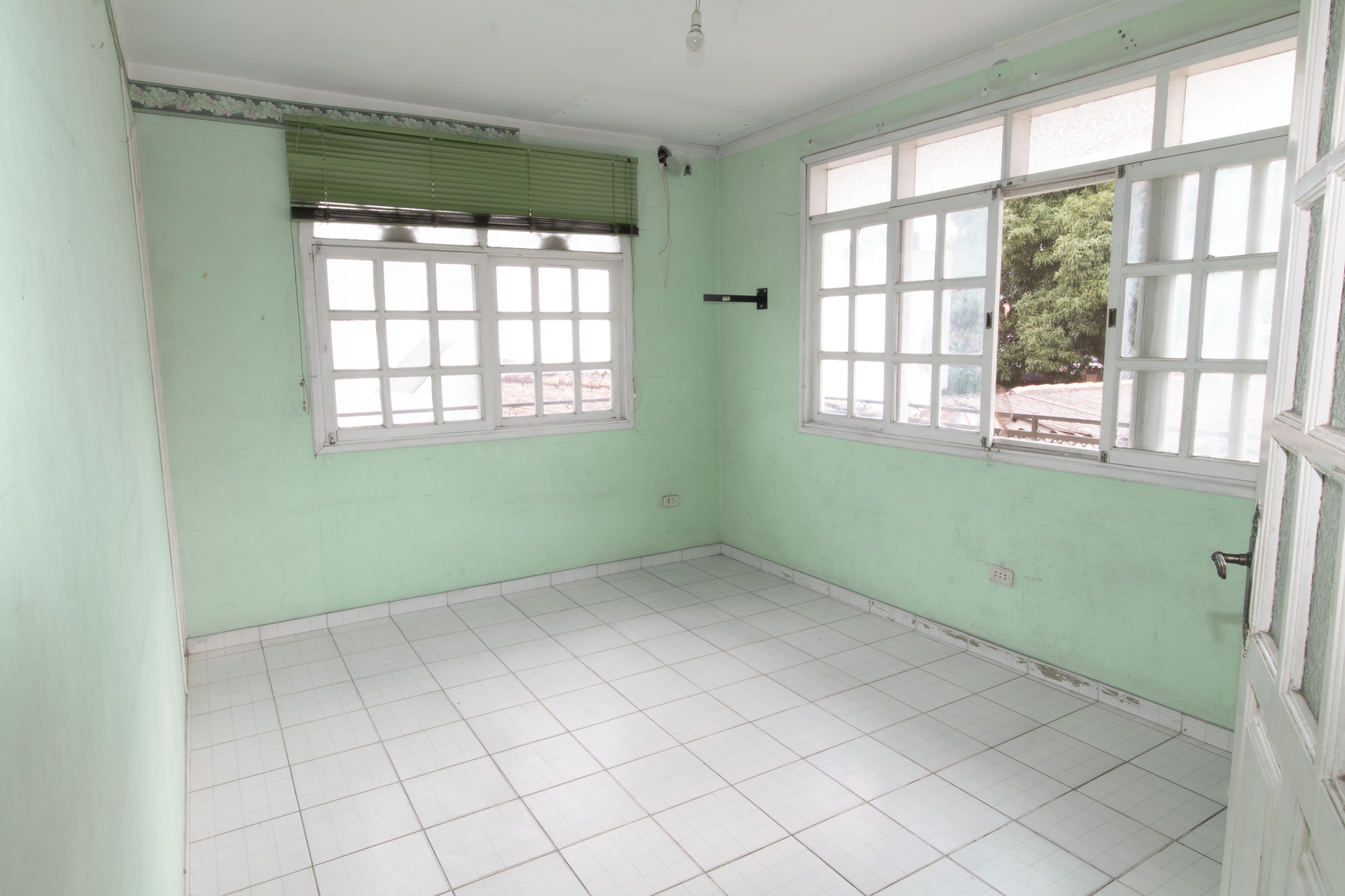 CASA DE 3 PISOS CON 10 HABITACIONES EN EXCELENTE UBICACION