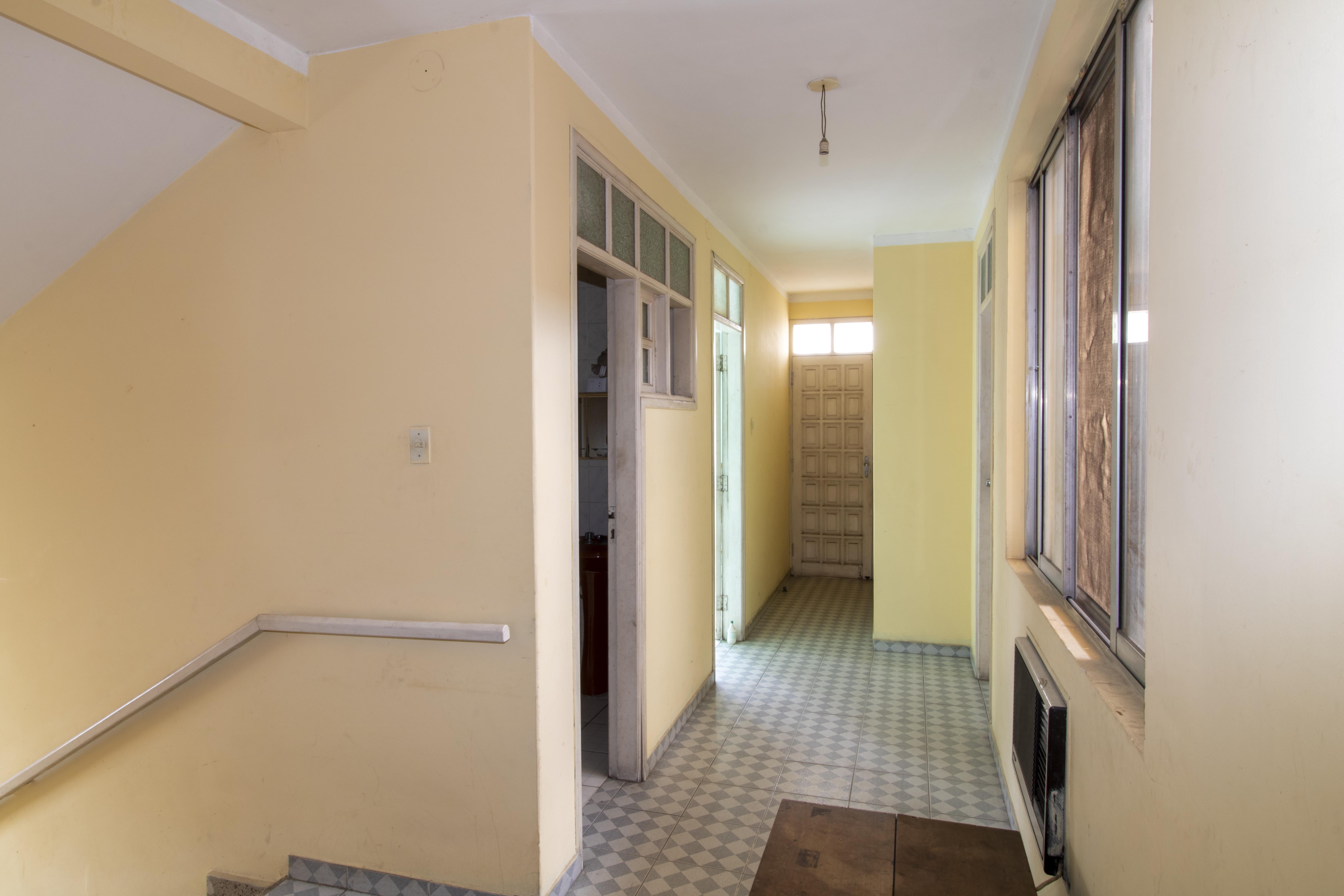 CASA DE 3 PISOS CON 10 HABITACIONES EN EXCELENTE UBICACION