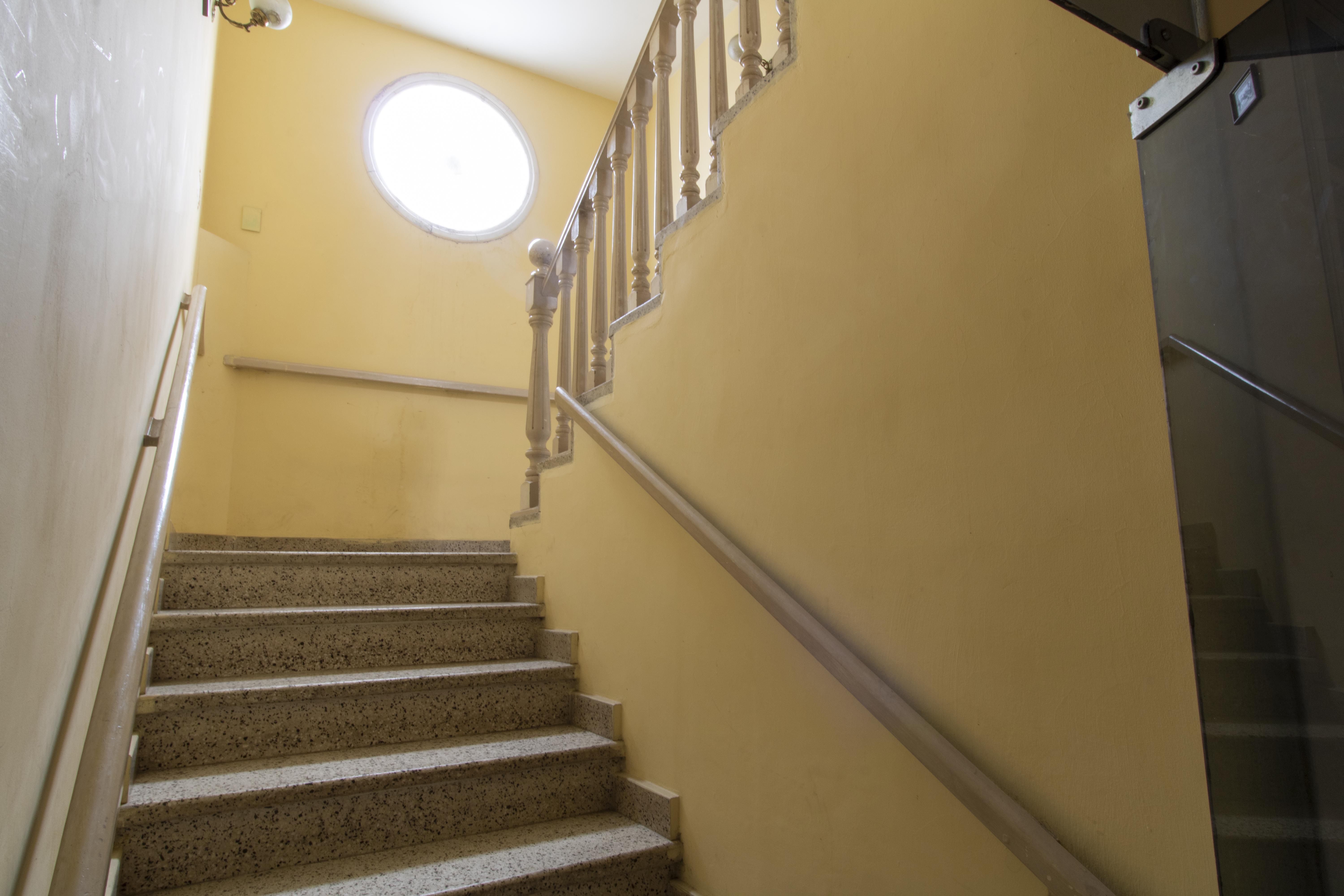 CASA DE 3 PISOS CON 10 HABITACIONES EN EXCELENTE UBICACION