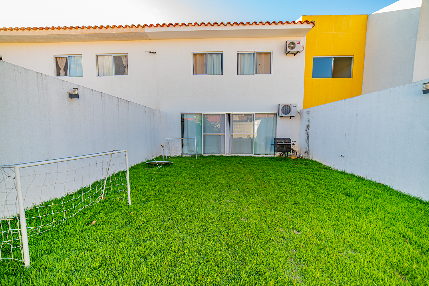 CASA EN VENTA DOS PLANTAS...