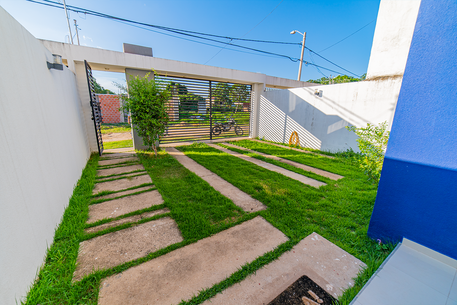 CASA EN VENTA DOS PLANTAS...