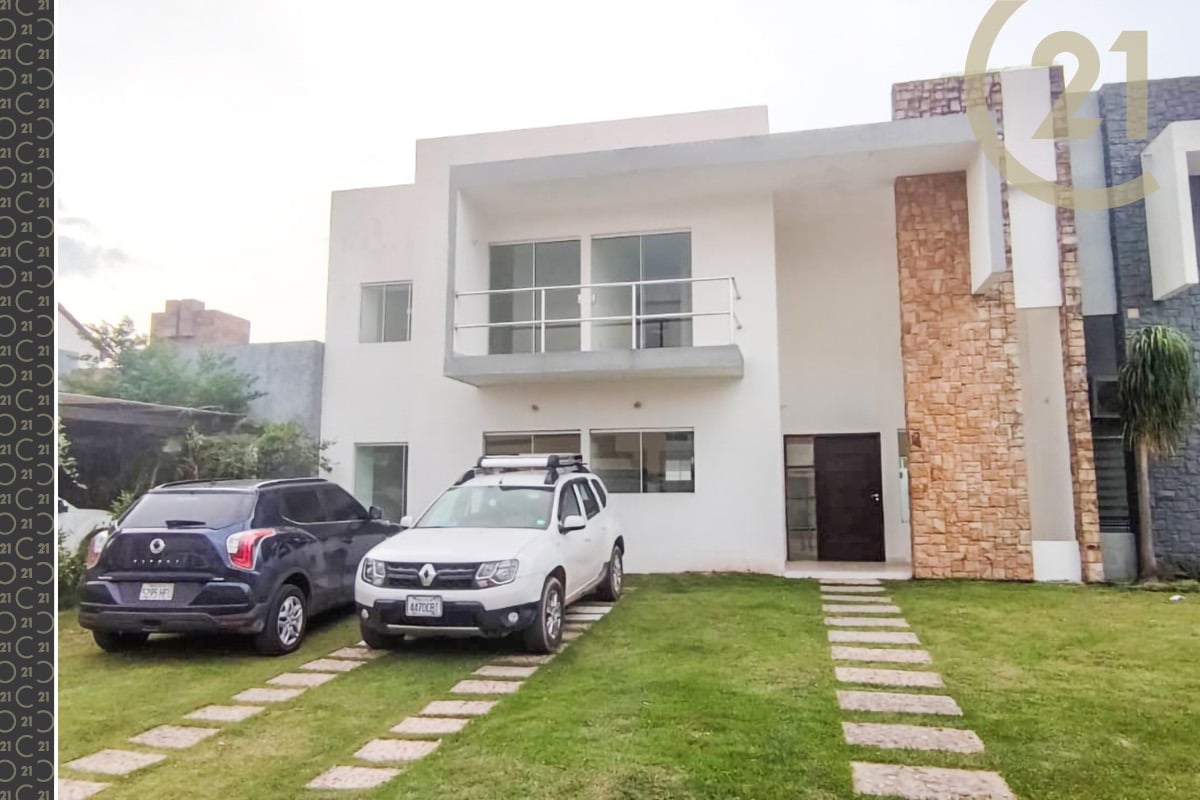 HERMOSA Y MODERNA CASA EN VENTA