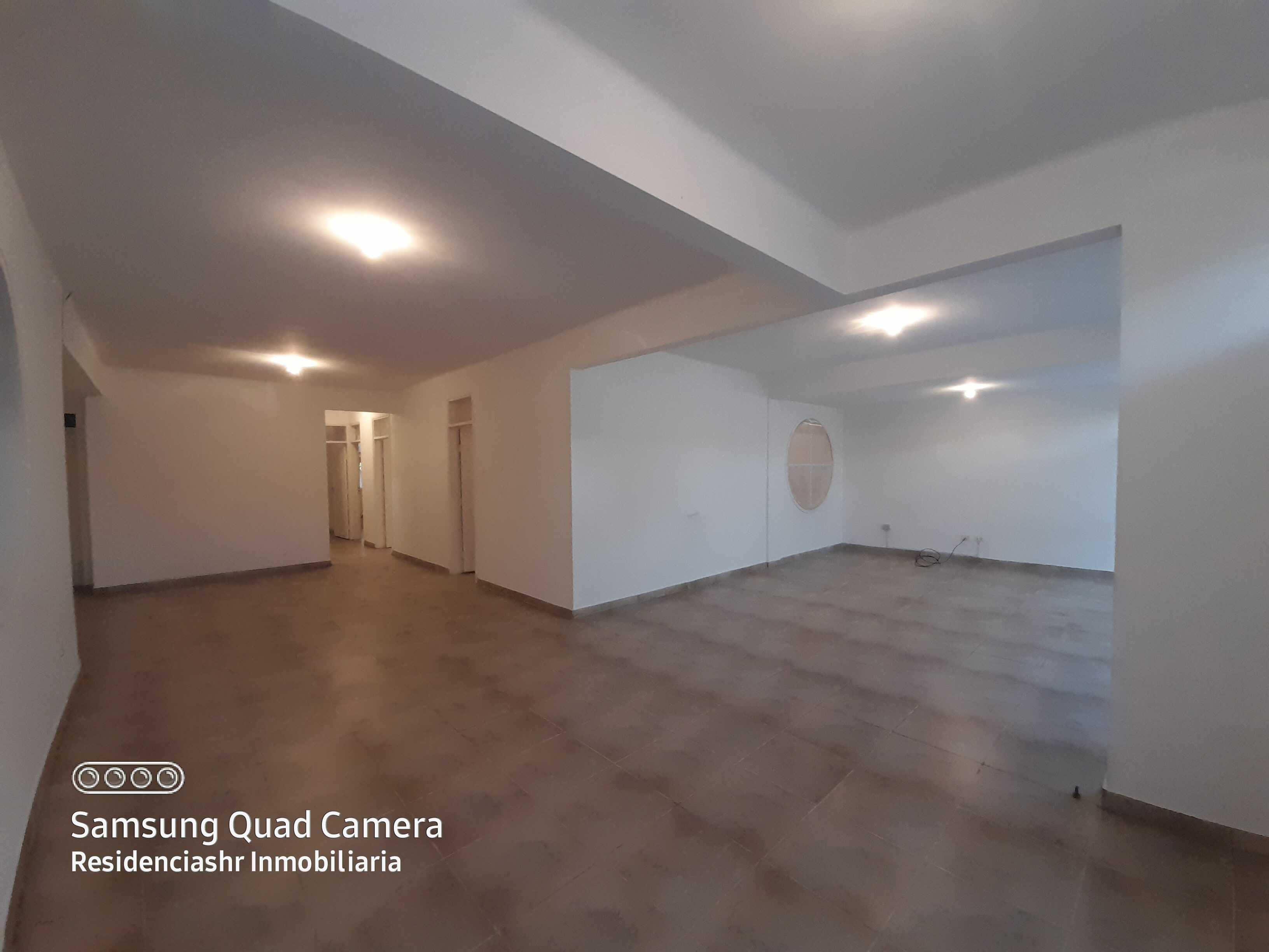 ALQUILO AMPLIA CASA, MUY BIEN UBICADA