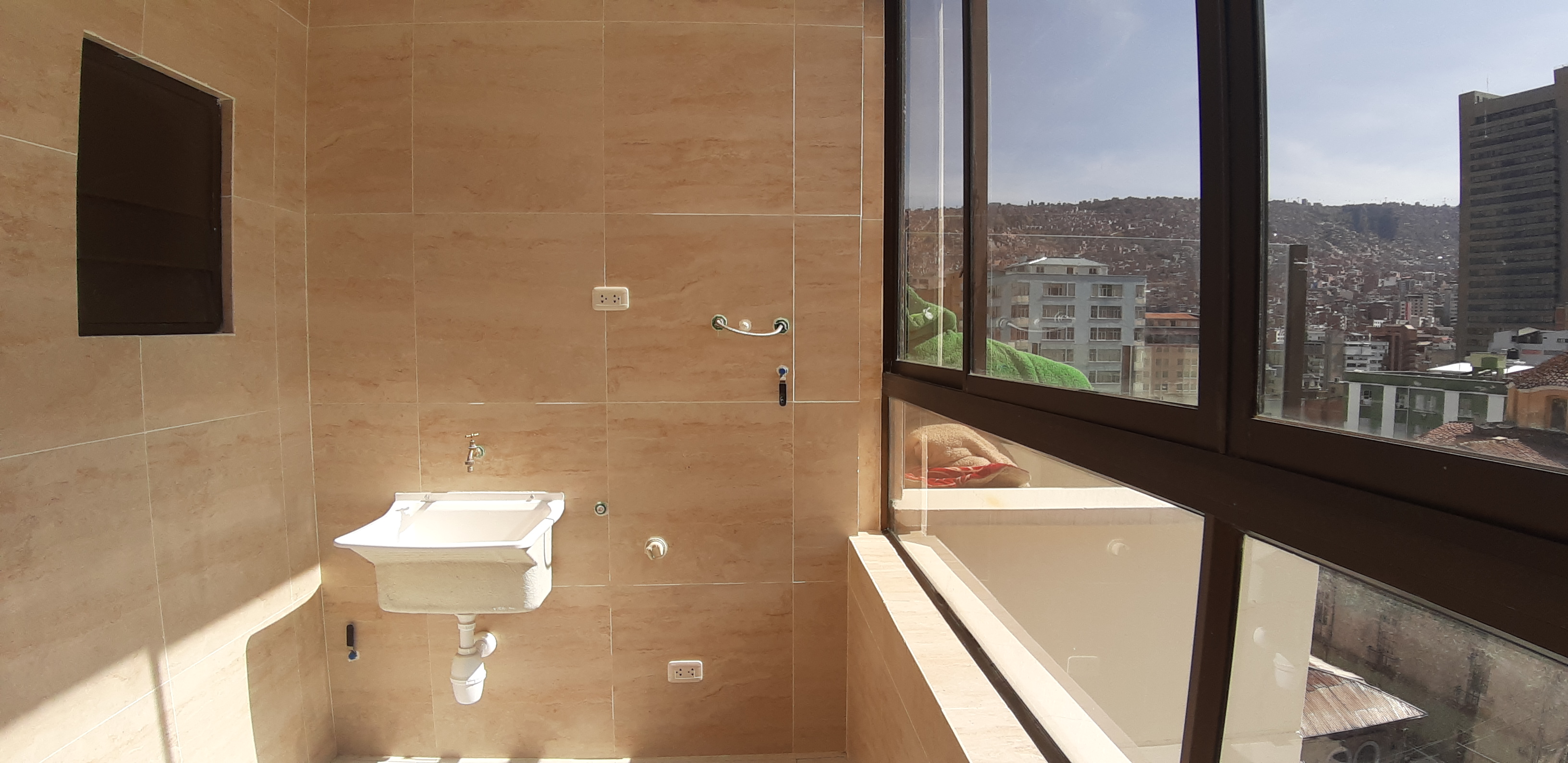 LA PAZ HERMOSO PENTHOUSE EN ANTICRÉTICO PLAZA MURILLO