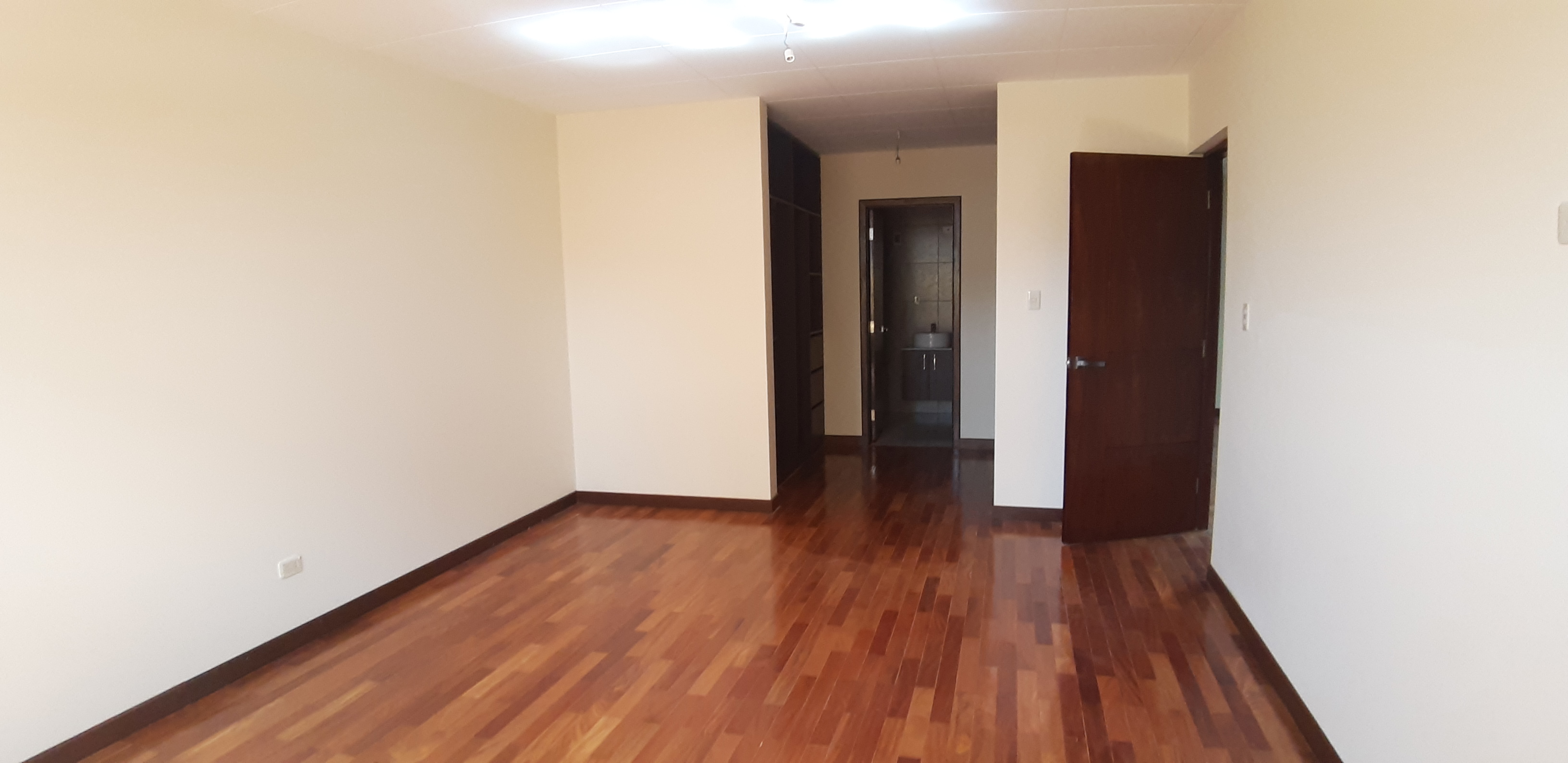LA PAZ HERMOSO PENTHOUSE EN ANTICRÉTICO PLAZA MURILLO