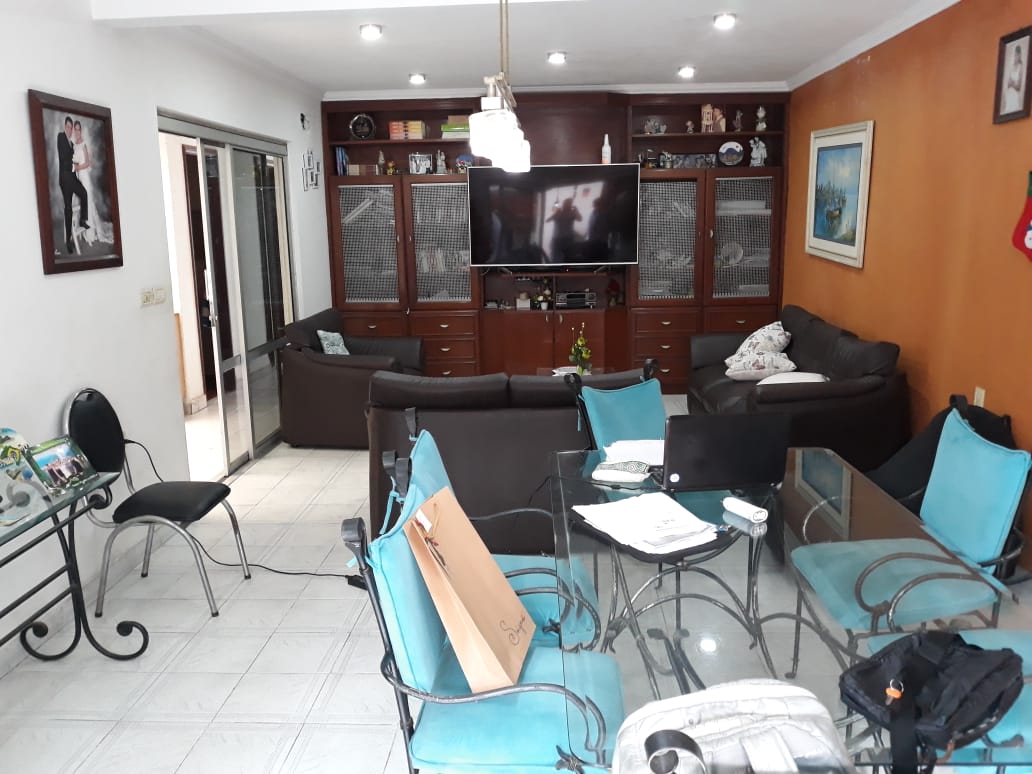 CASA/LOCAL COMERCIAL EN VENTA