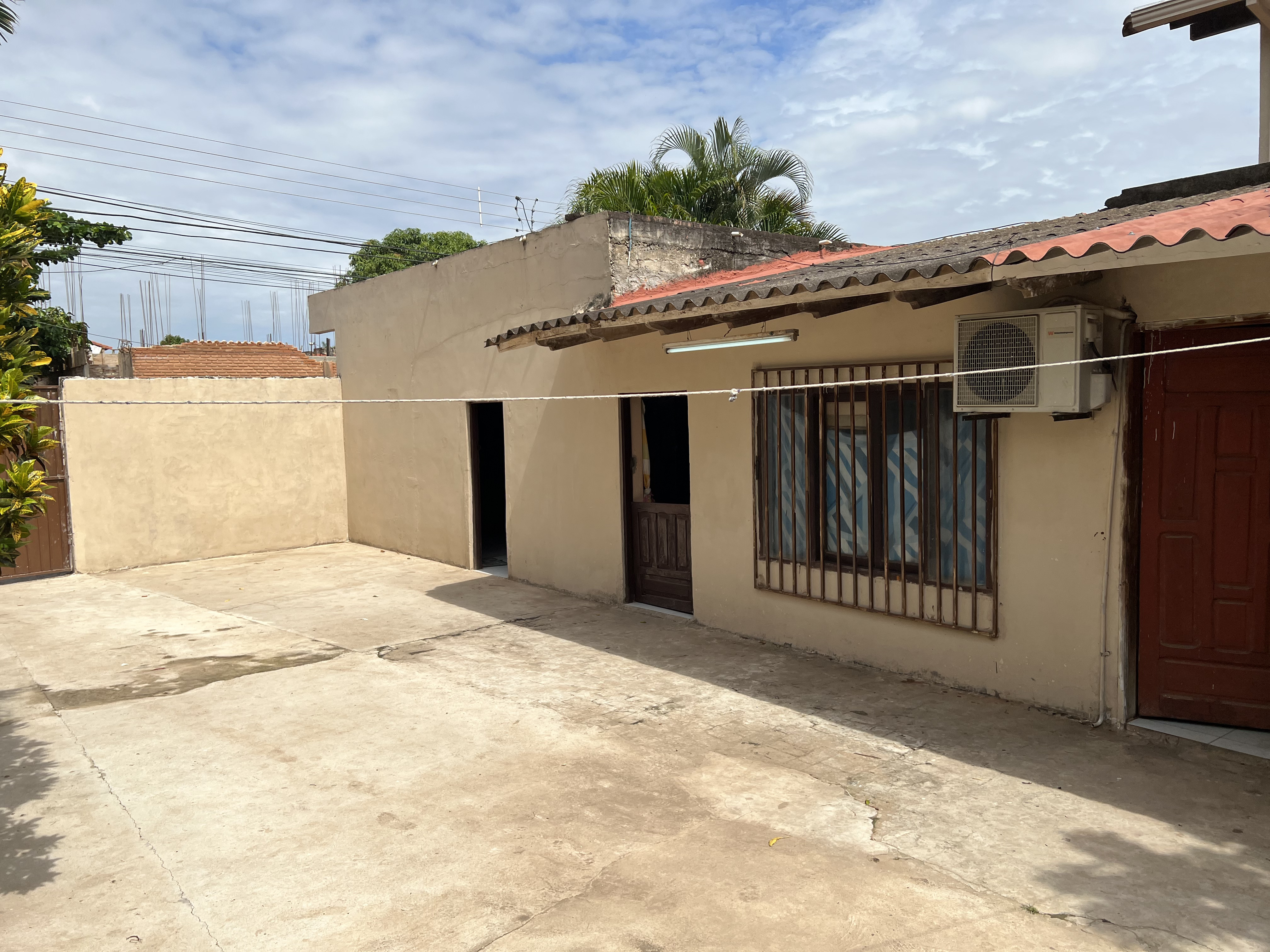 CASA/TERRENO EN VENTA 